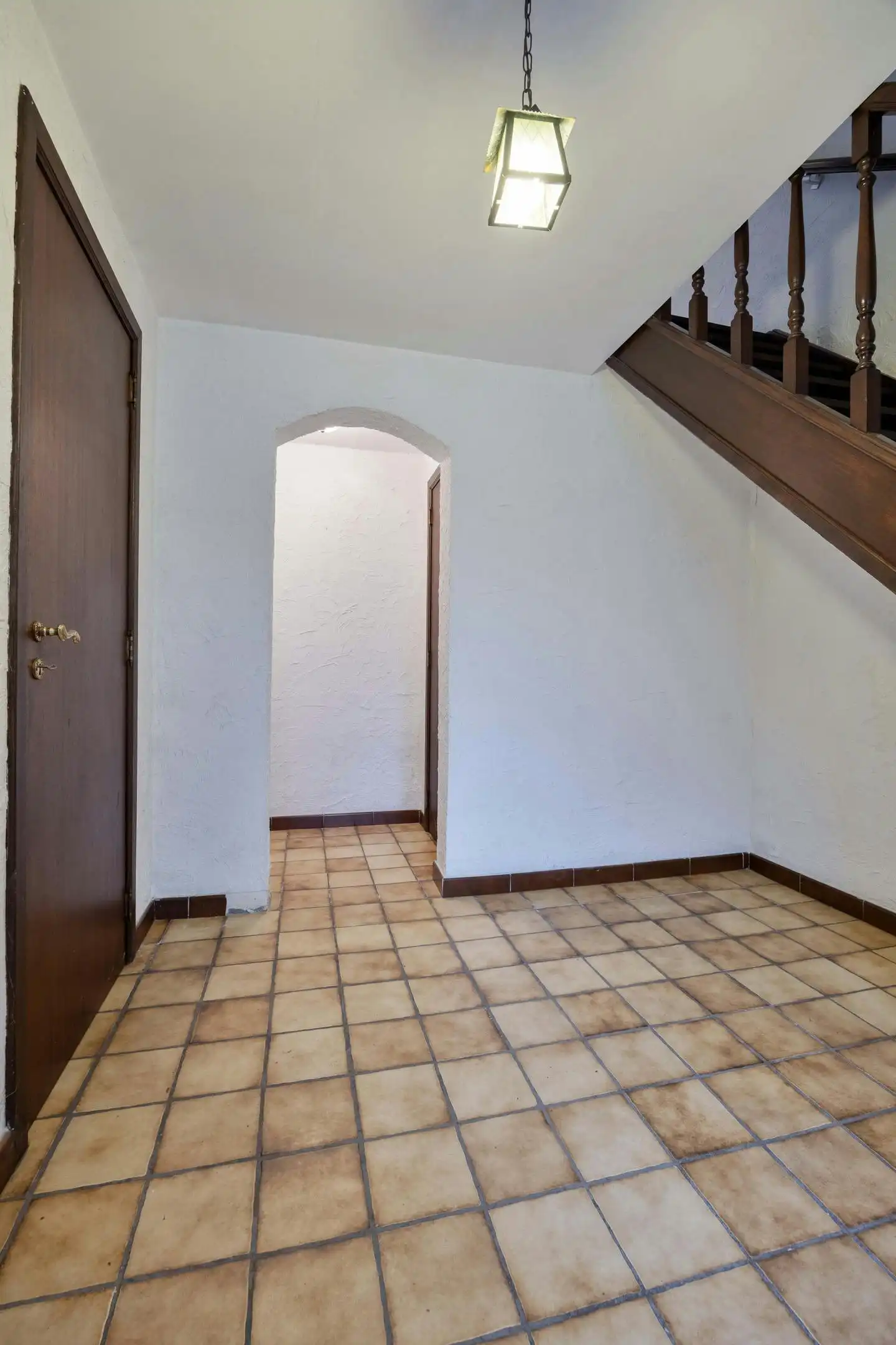 Op te frissen gezinswoning met inpandige garage en tuin op toplocatie in Strombeek! foto 3