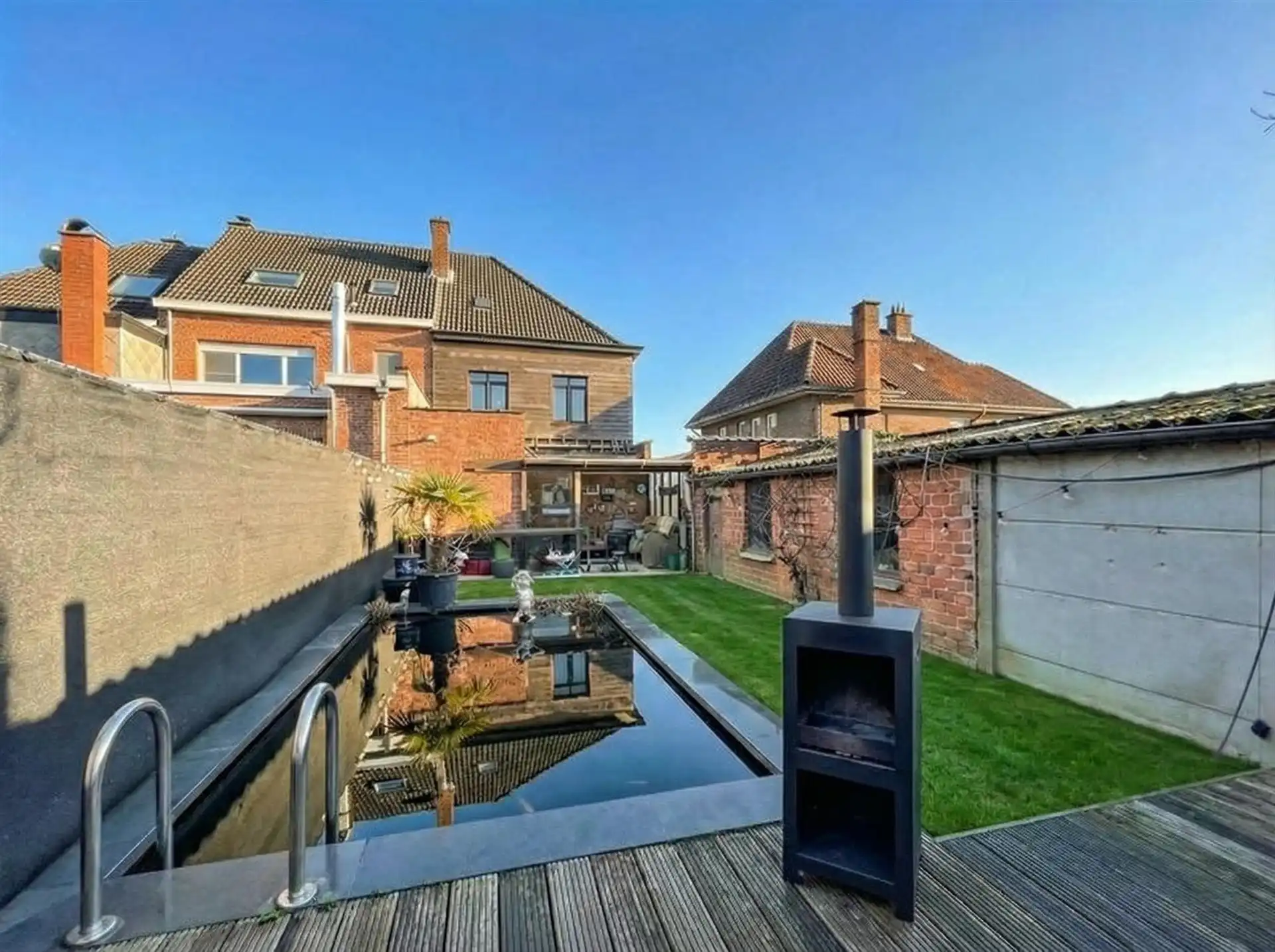 half open bebouwing met 3 slaapkamers, zwembad en garage op perceel van 312m²  foto 5