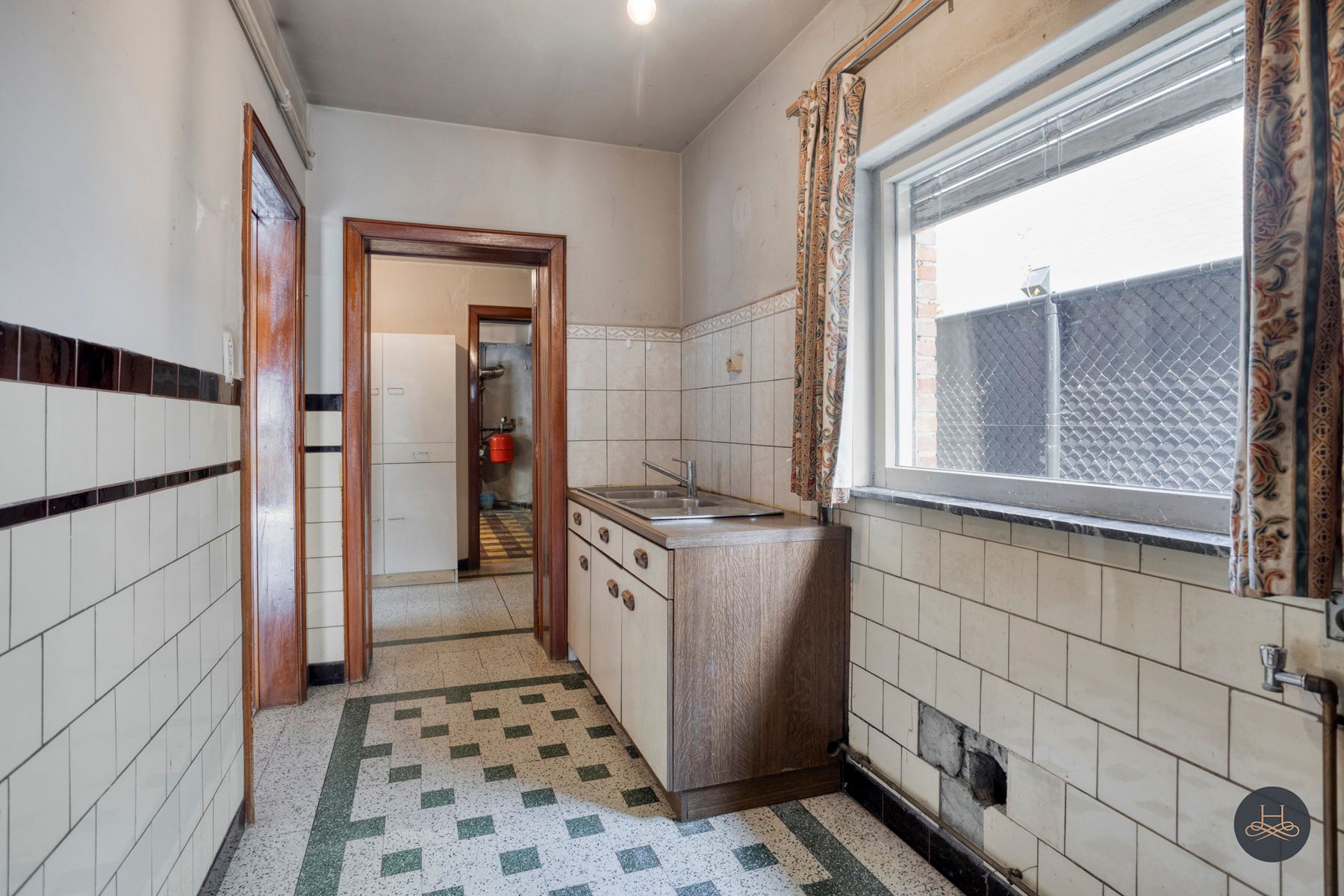 Karaktervolle, te renoveren woning op mooi perceel  foto 8