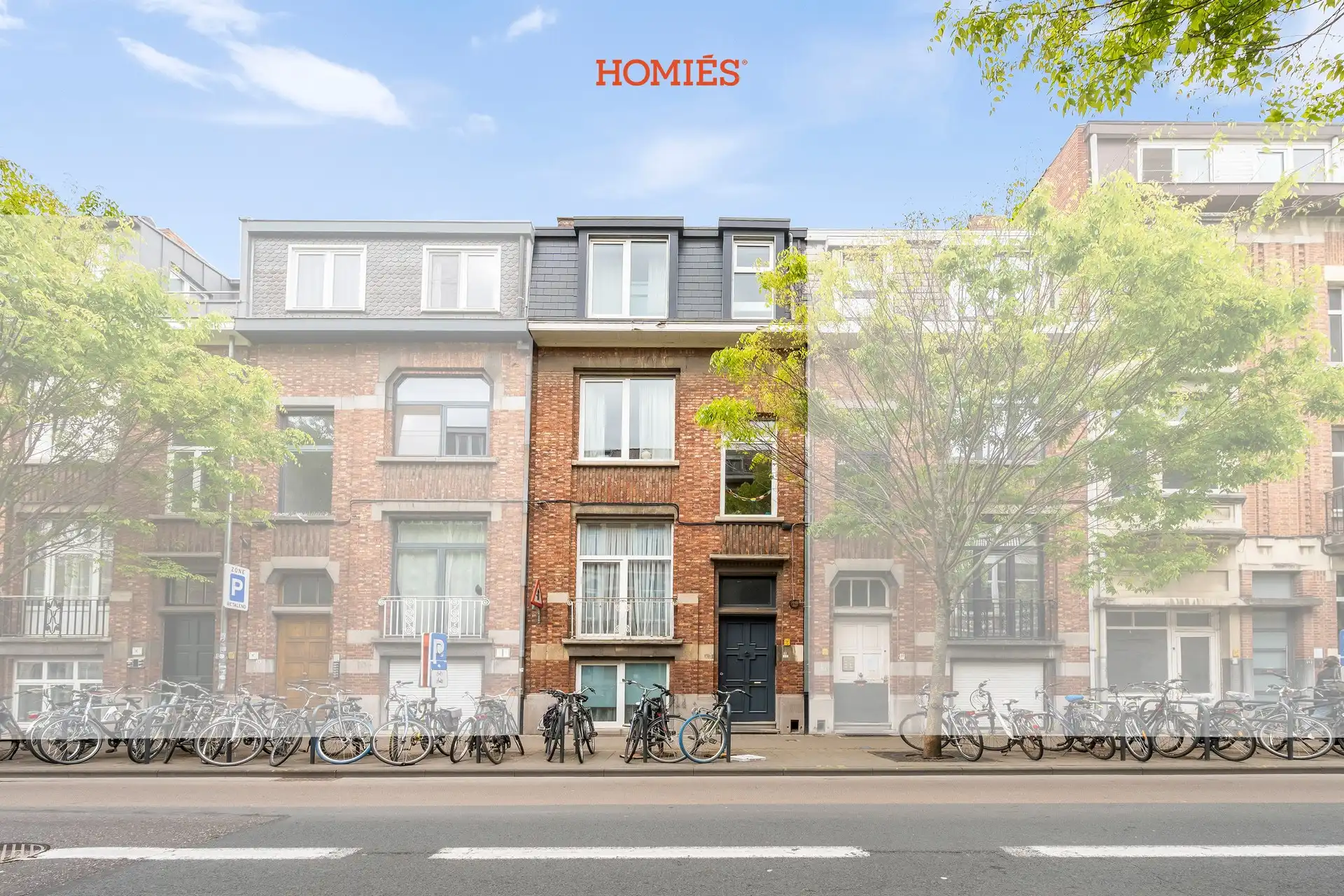 Studentengebouw met 9 kamers eigen sanitair foto {{pictureIndex}}