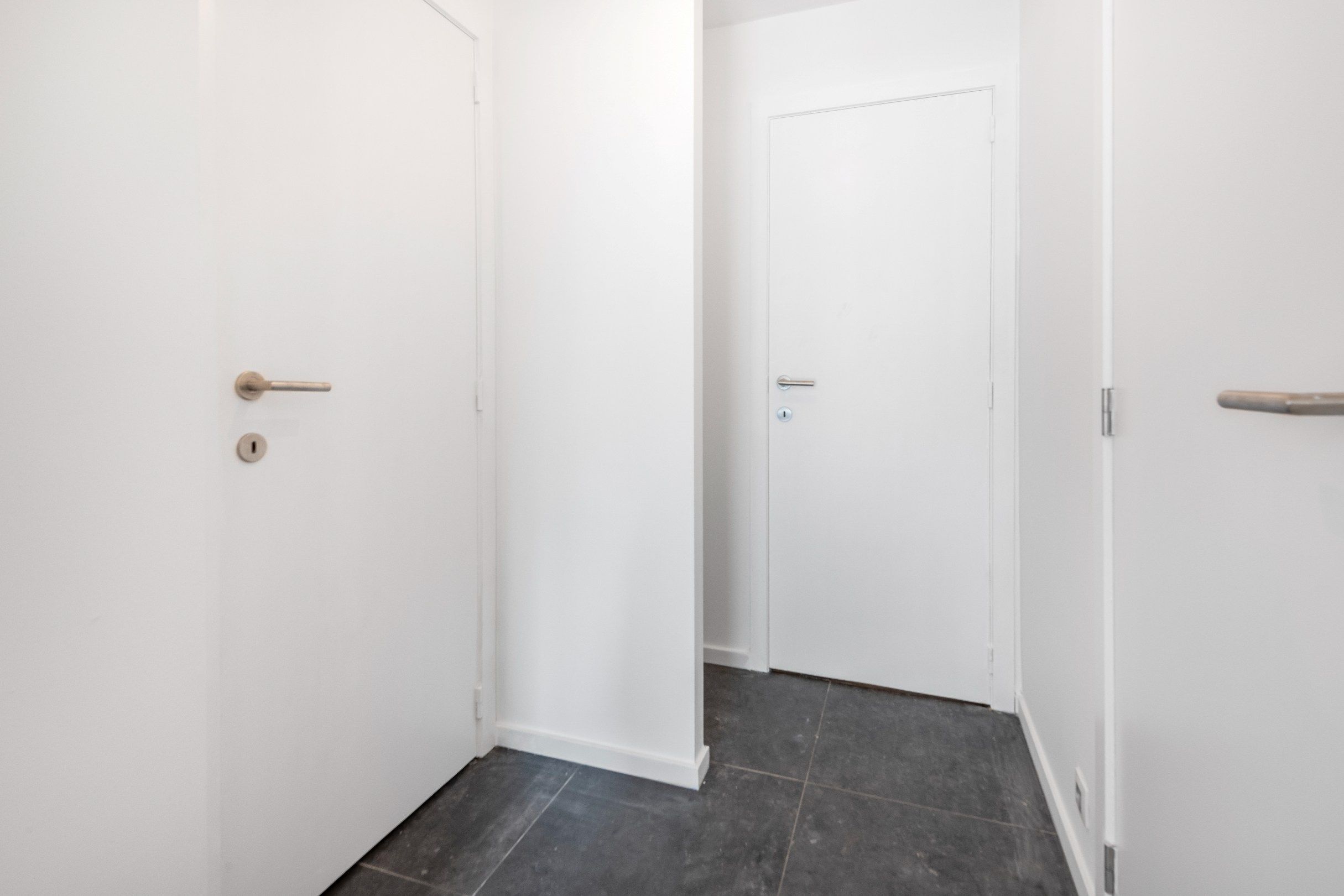 Gezellig appartement in een kleine residentie centraal gelegen vlakbij de winkels van de Lippenslaan. foto 7