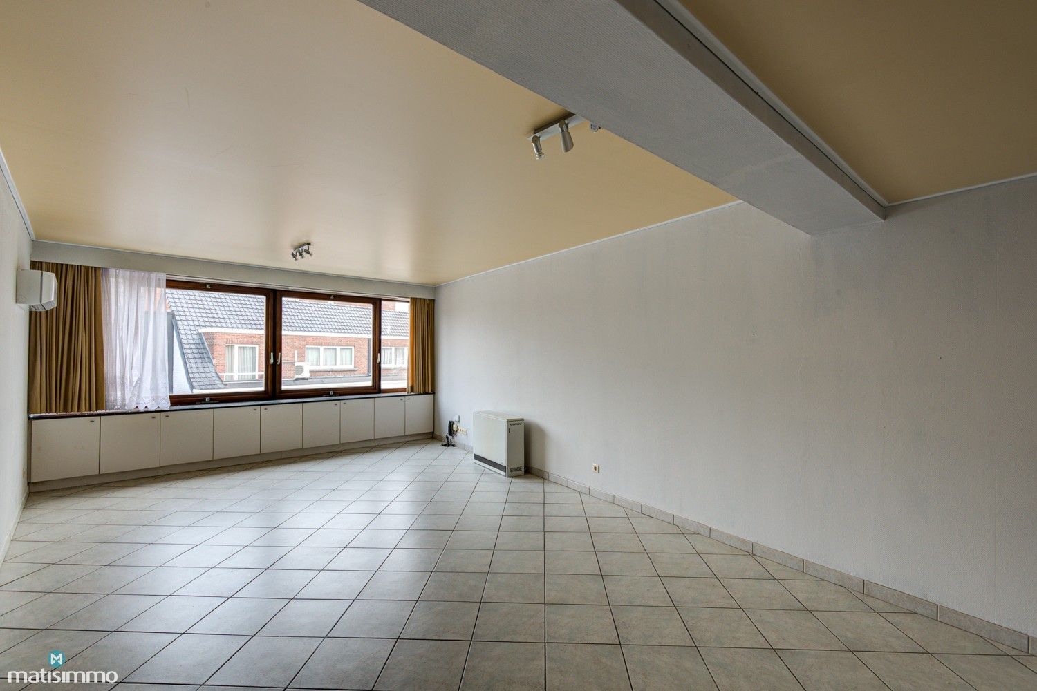 APPARTEMENT MET 2 SLAAPKAMERS EN PARKEERPLAATS NABIJ CENTRUM GENK foto 4