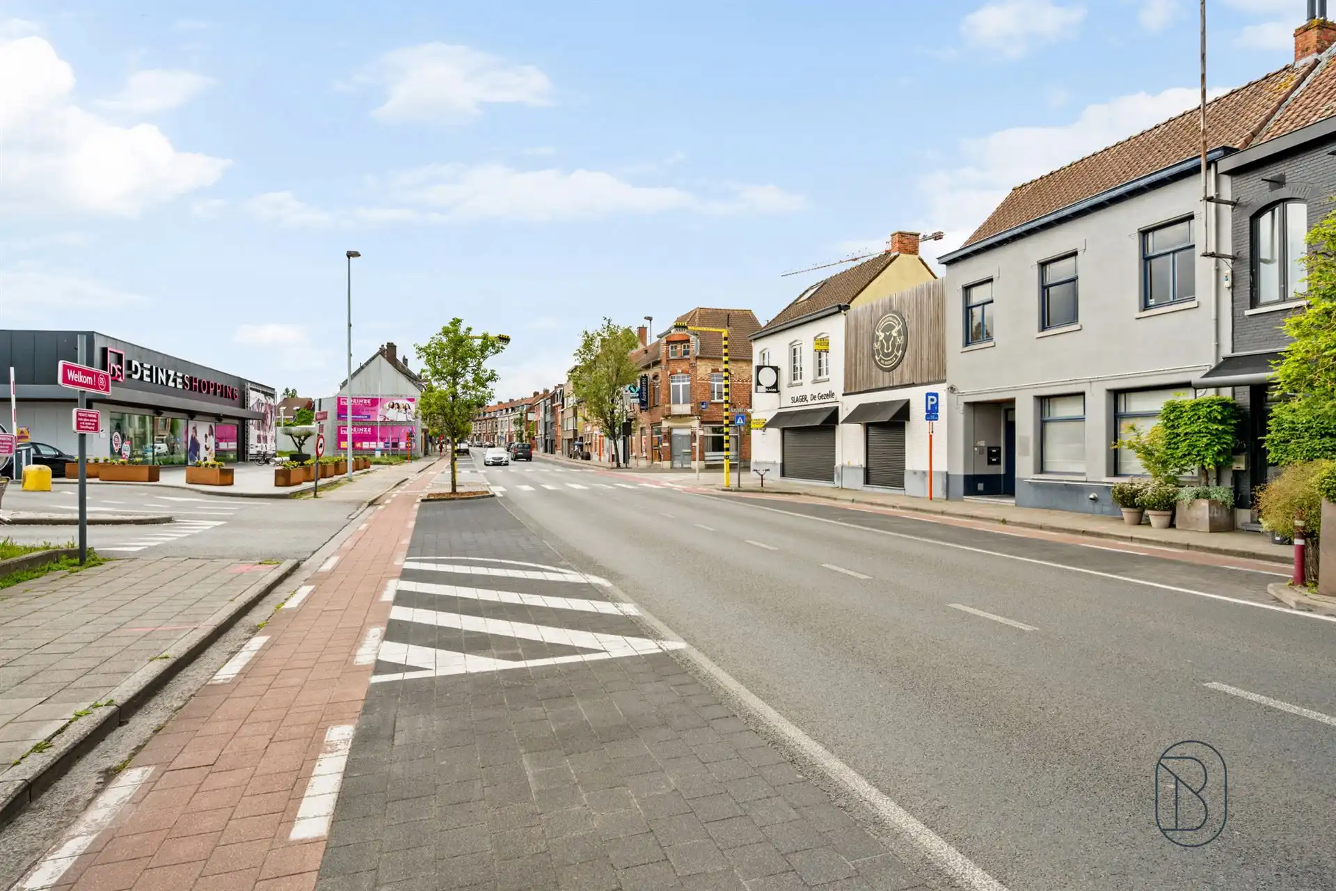 Handelspand met woonst op toplocatie aan het Shopping Center foto 22