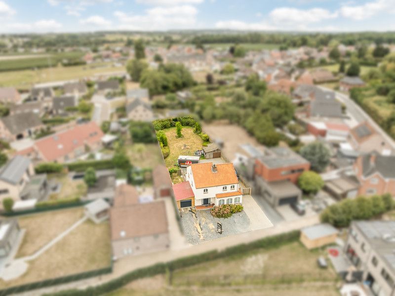 Zeer rustig gelegen, ruime gezinswoning op een perceel van 14are foto 2
