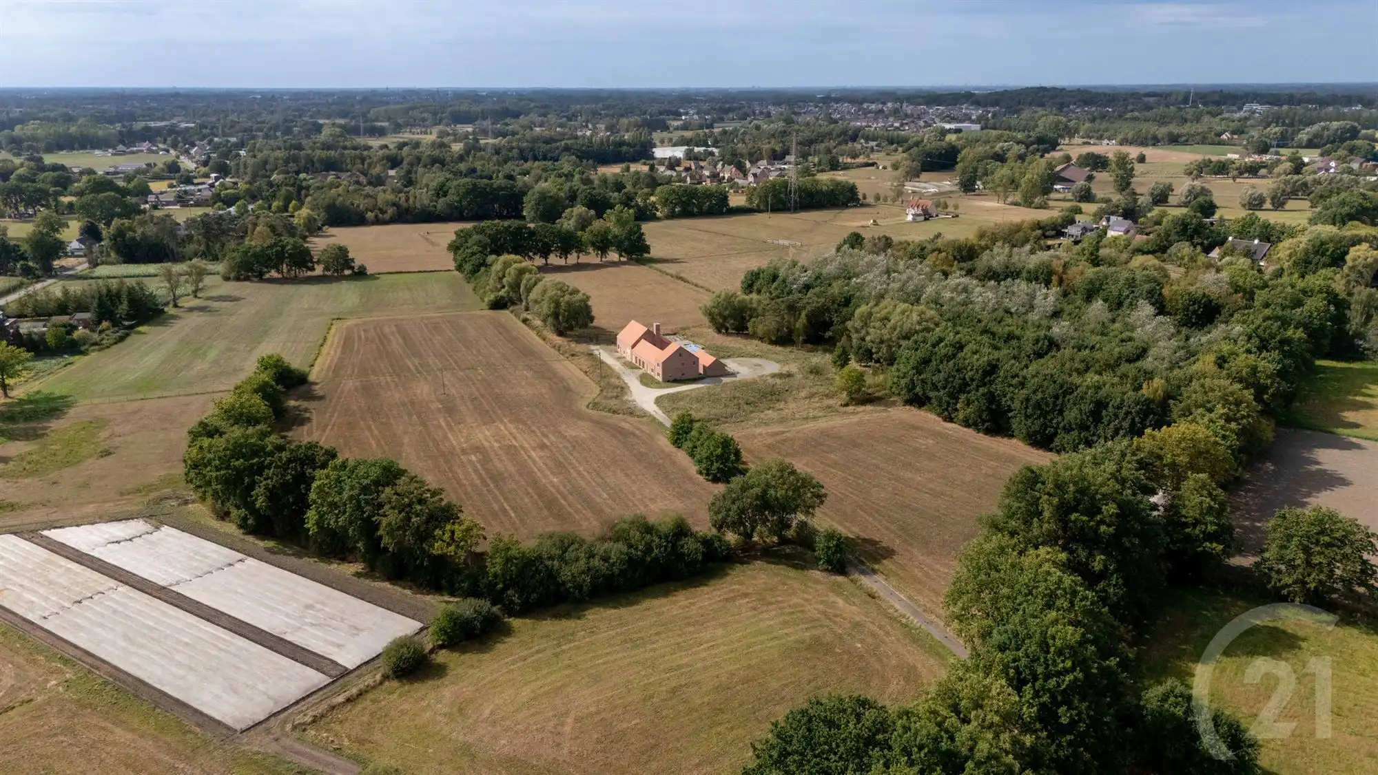 Prachtige en idyllisch gelegen hoeve (casco) op 4 hectare! foto 12