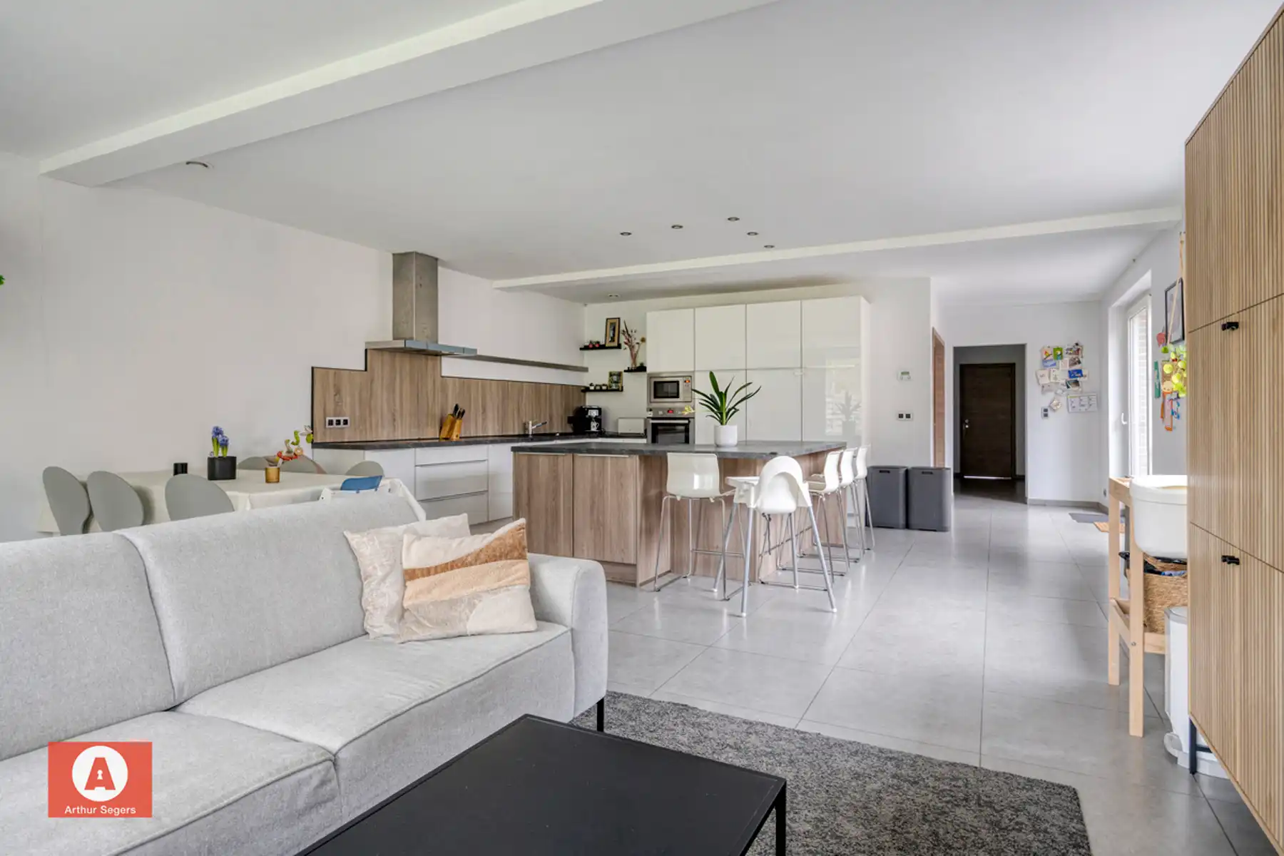 Ruime, energiezuinige woning met 4 slaapk en groen zicht foto {{pictureIndex}}