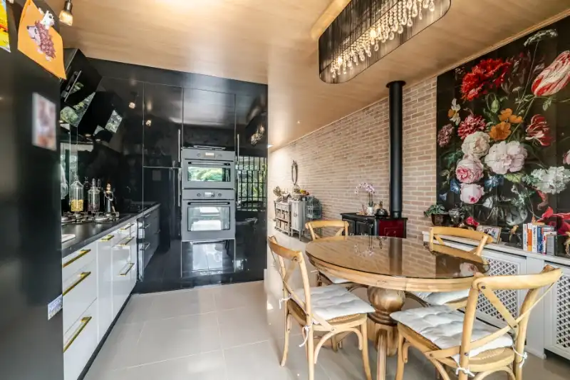 Knappe stijvolle instapklare woning - 4 slpkmrs !! foto 9