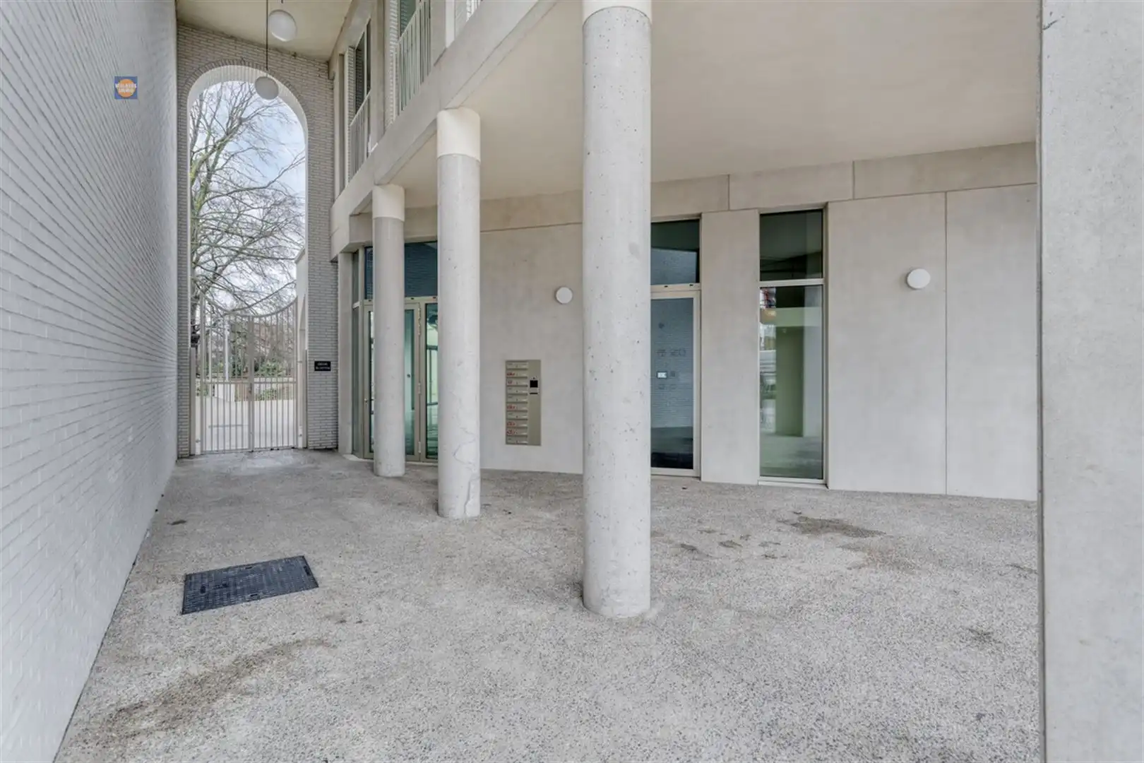 Modern en instapklaar appartement met 2 slaapkamers op absolute topligging foto 2