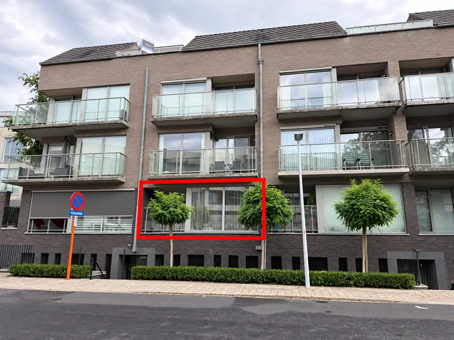 Ruim en toegankelijk 2-slaapkamerappartement met terras in Waregem foto {{pictureIndex}}