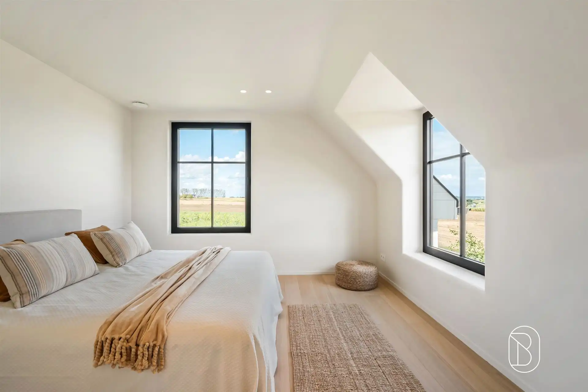 Prachtig gelegen klassewoning met paardenstallen.  foto 27