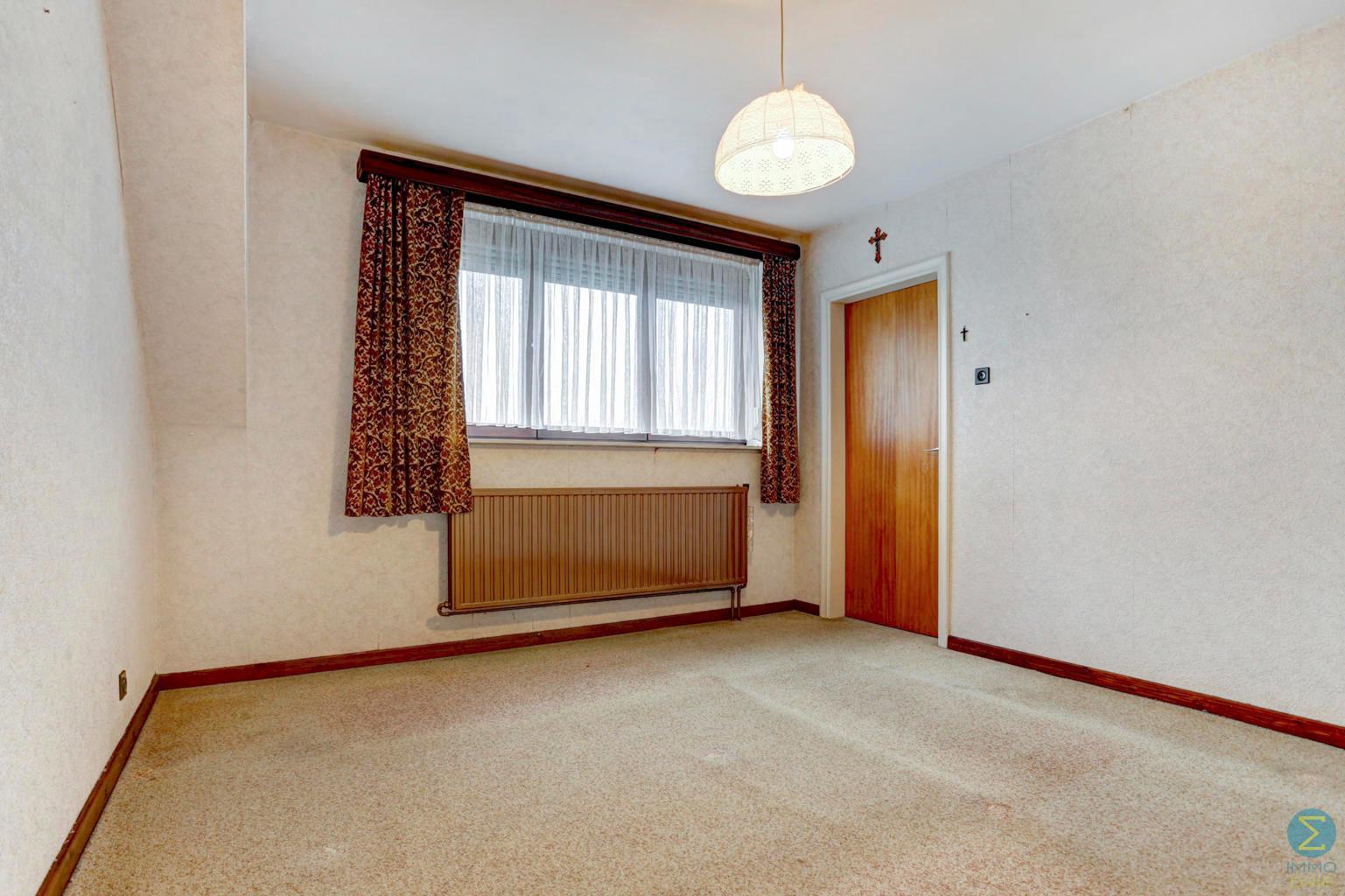 Te renoveren vrijstaande woning met 4 slpks op 898m² grond. foto 20