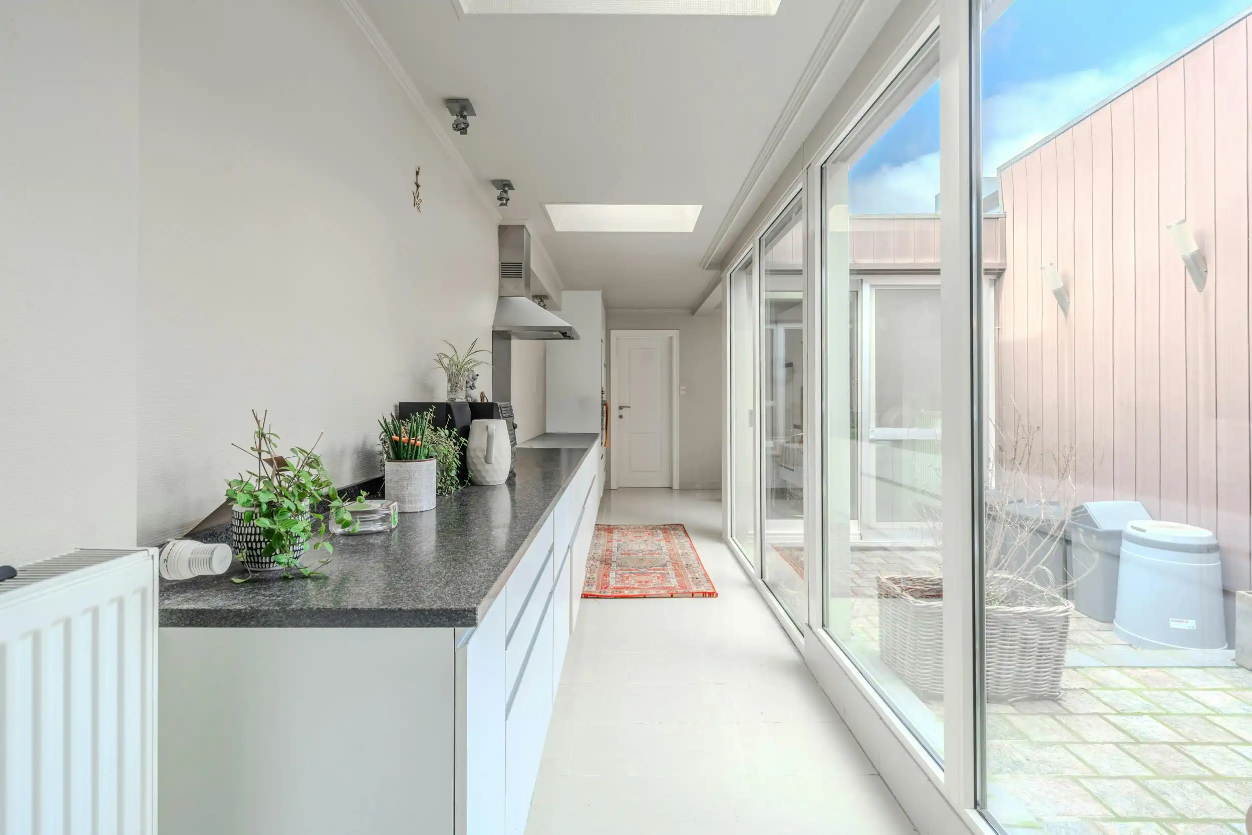 Ruime woning met vijf slaapkamers en gezellige stadskoer foto 3