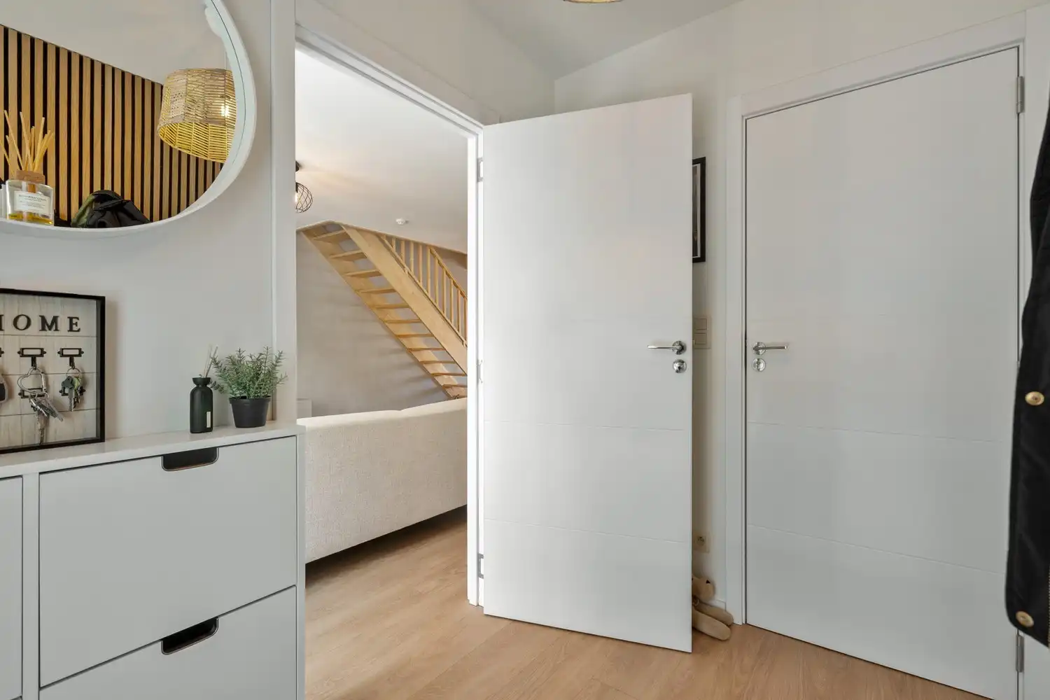 Recent ruim duplex appartement met 2 slpkrs en terras te Schriek foto 2