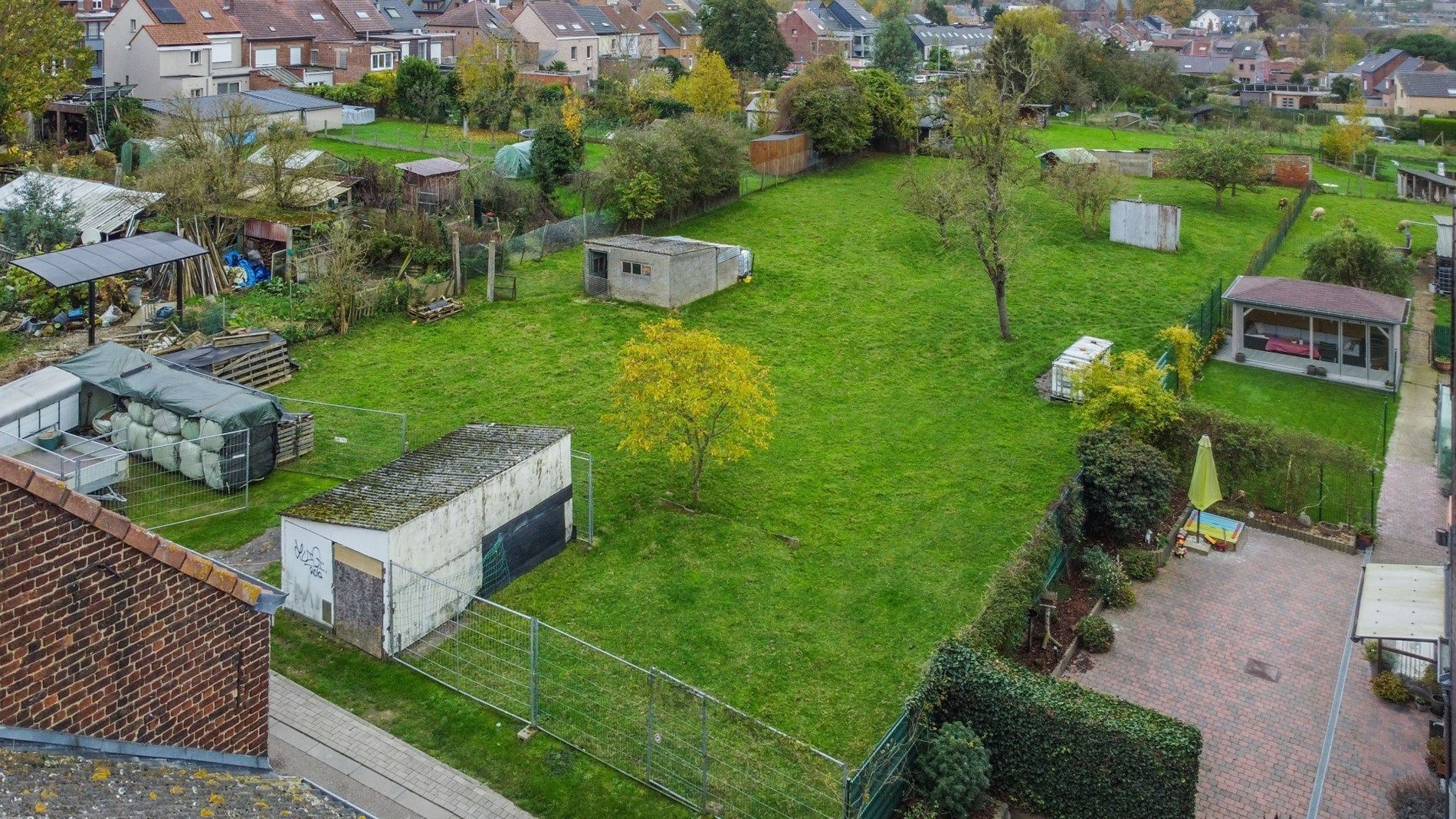  ZUIDgerichte bouwgrond voor 3-gevel villa van 8a80ca! foto {{pictureIndex}}