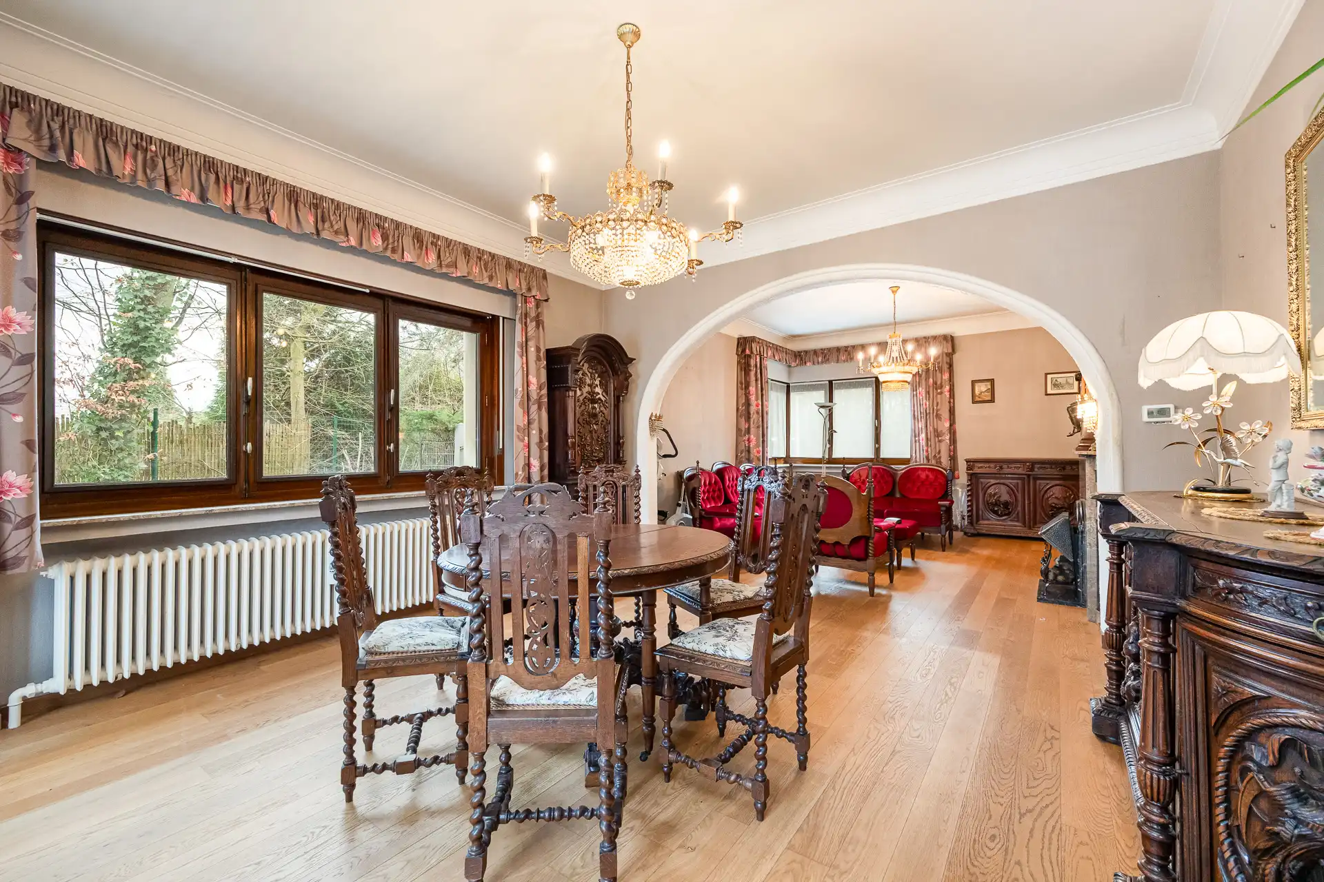 Ruime villa met garage en zwembad + bouwgrond + 2 magazijnen foto 36