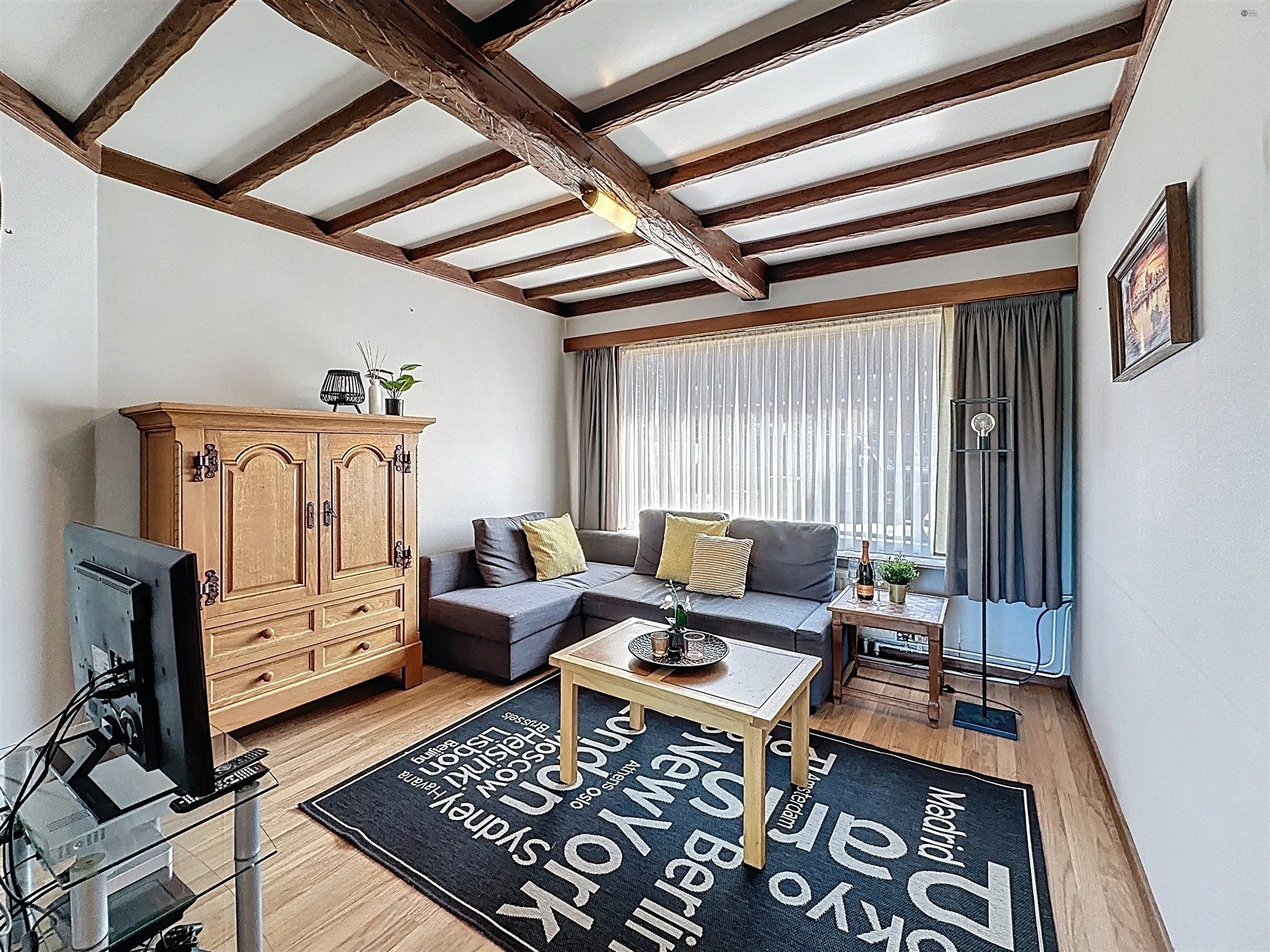 Open bebouwing met 4 slaapkamers en magazijn (144 m²) op perceel van 563m²! foto 2