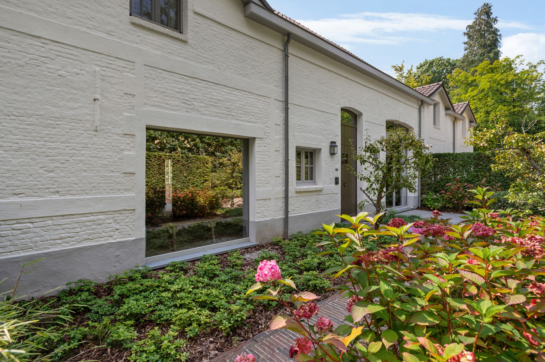 UNIEKE INSTAPKLARE WONING MET ZWEMBAD foto 32