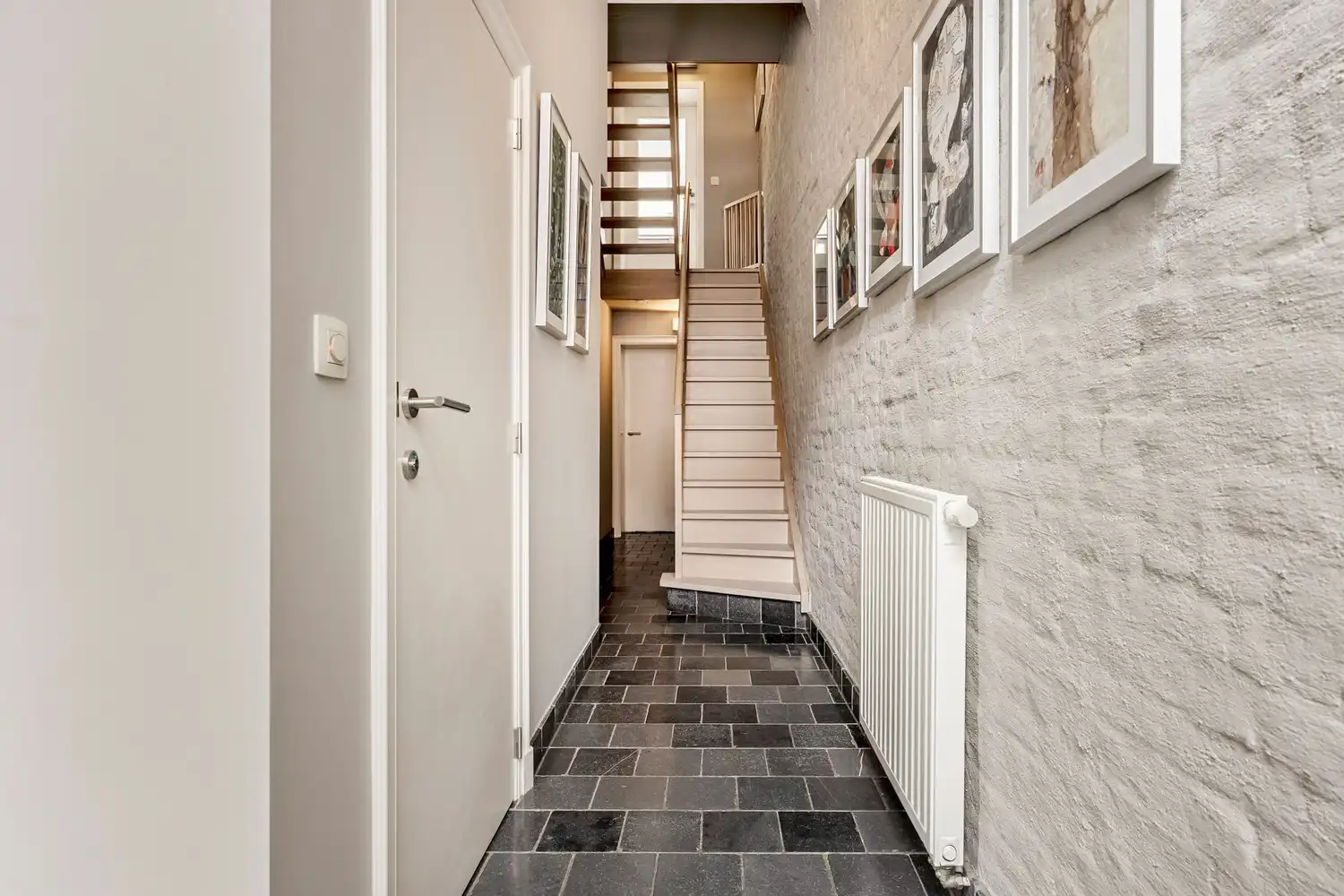 Grondig en stijlvol gerenoveerde burgerwoning met 5 slaapkamers, 3 badkamers en een tuin te centrum Leuven! foto 3