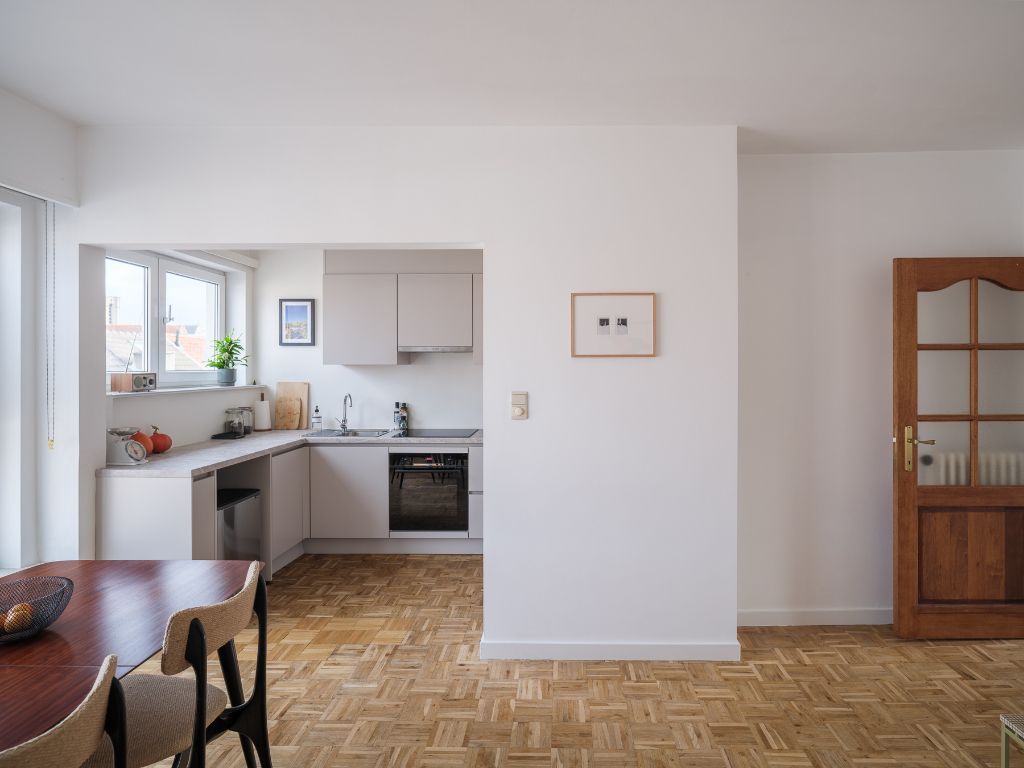 Karaktervol dakappartement met 2 slpk's op een gegeerde centrumlocatie foto {{pictureIndex}}