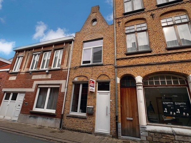 GEZELLIGE WONING MET 2 RUIME SLAAPKAMERS IN IEPER foto {{pictureIndex}}