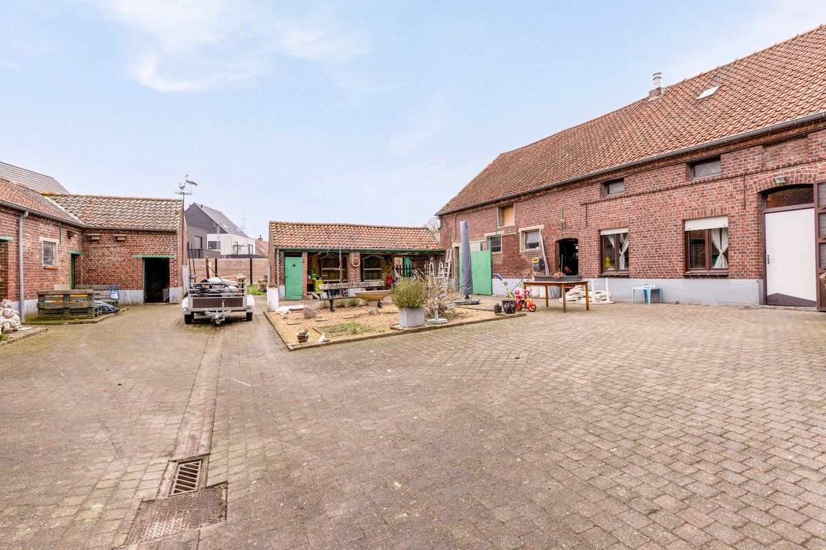 Boerderij met binnenkoer foto 1