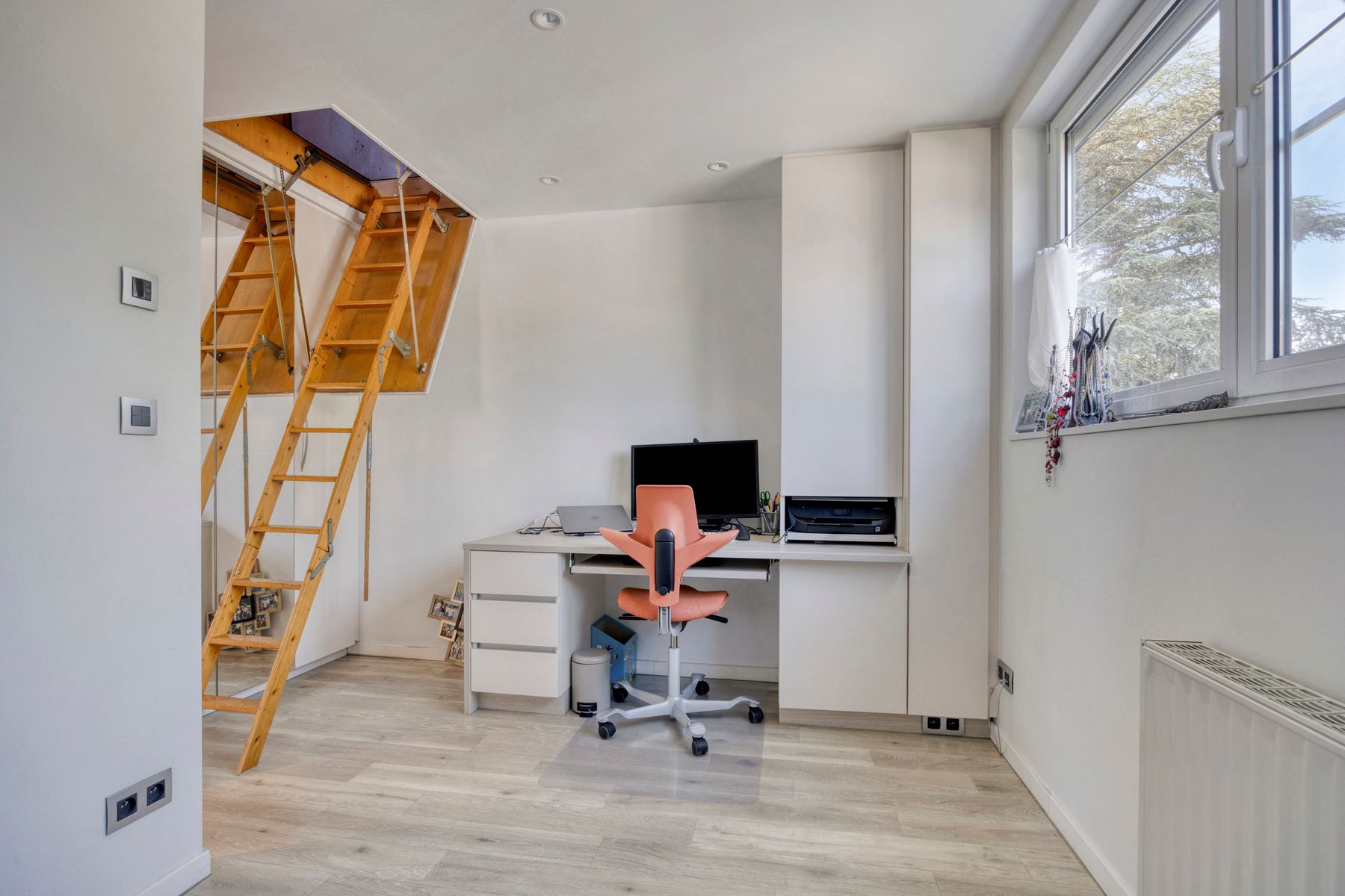 Rustig gelegen woning met garage foto 18