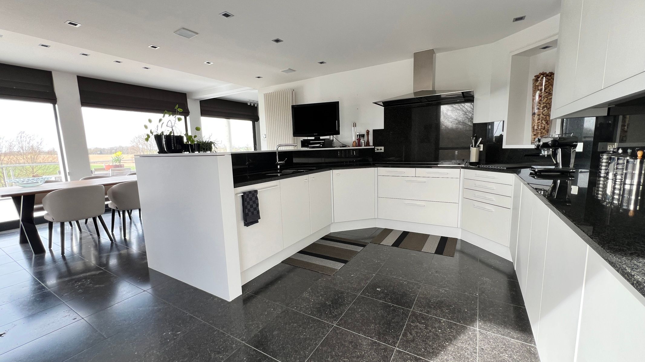 Exclusieve villa met adembenemend uitzicht en luxueuze voorzieningen foto 7