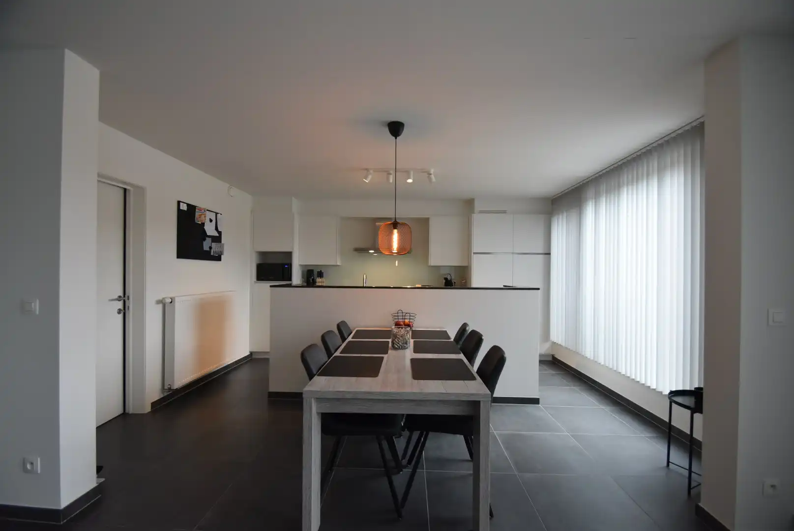 *** IN OPTIE **** Knap ingericht  en ruim appartement met 2 slaapkamers en groot terras foto 9