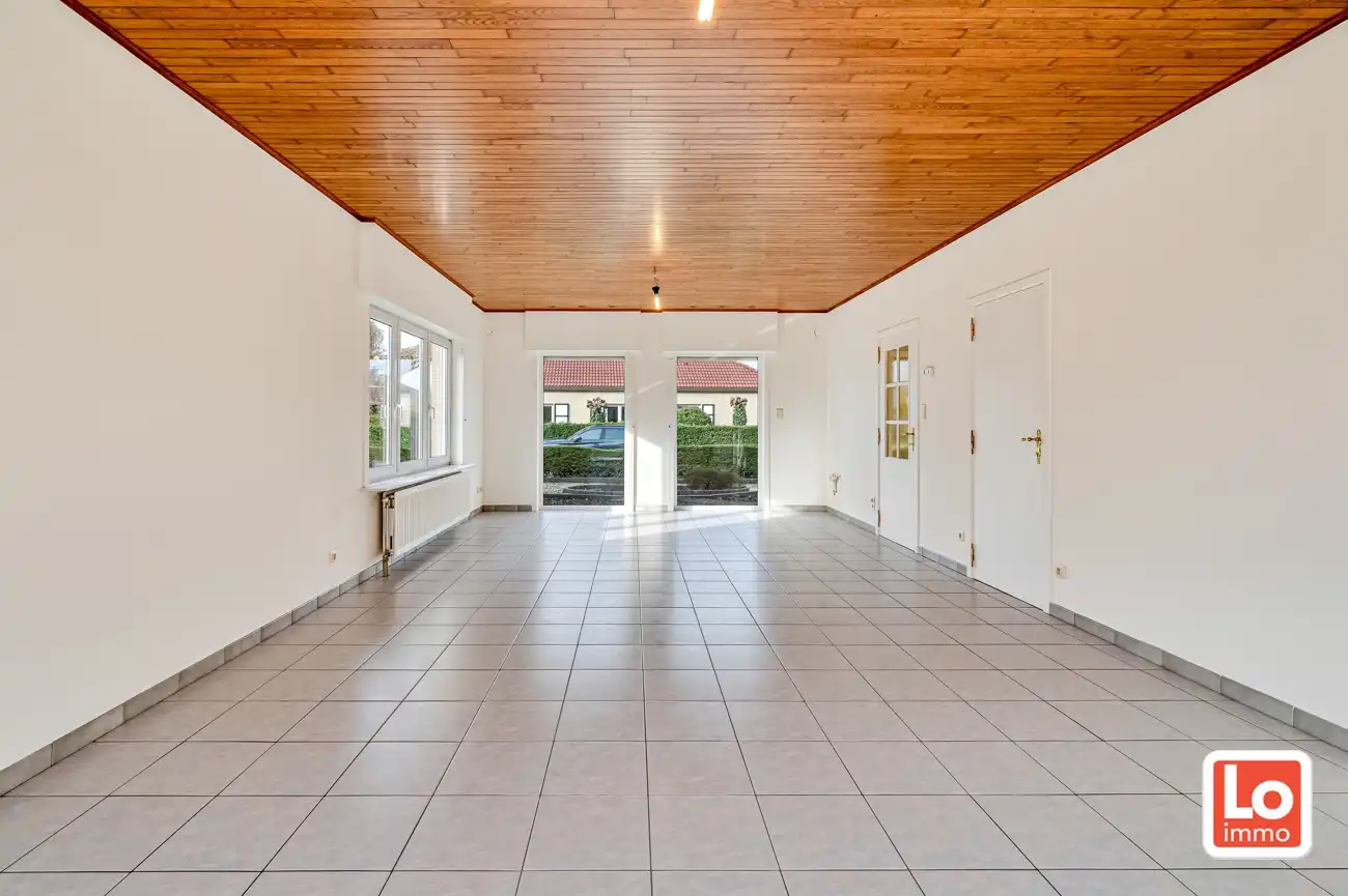 VERKOCHT! Instapklare gelijkvloerse woning met inpandige garage op een heel rustige locatie in Lochristi! foto 6