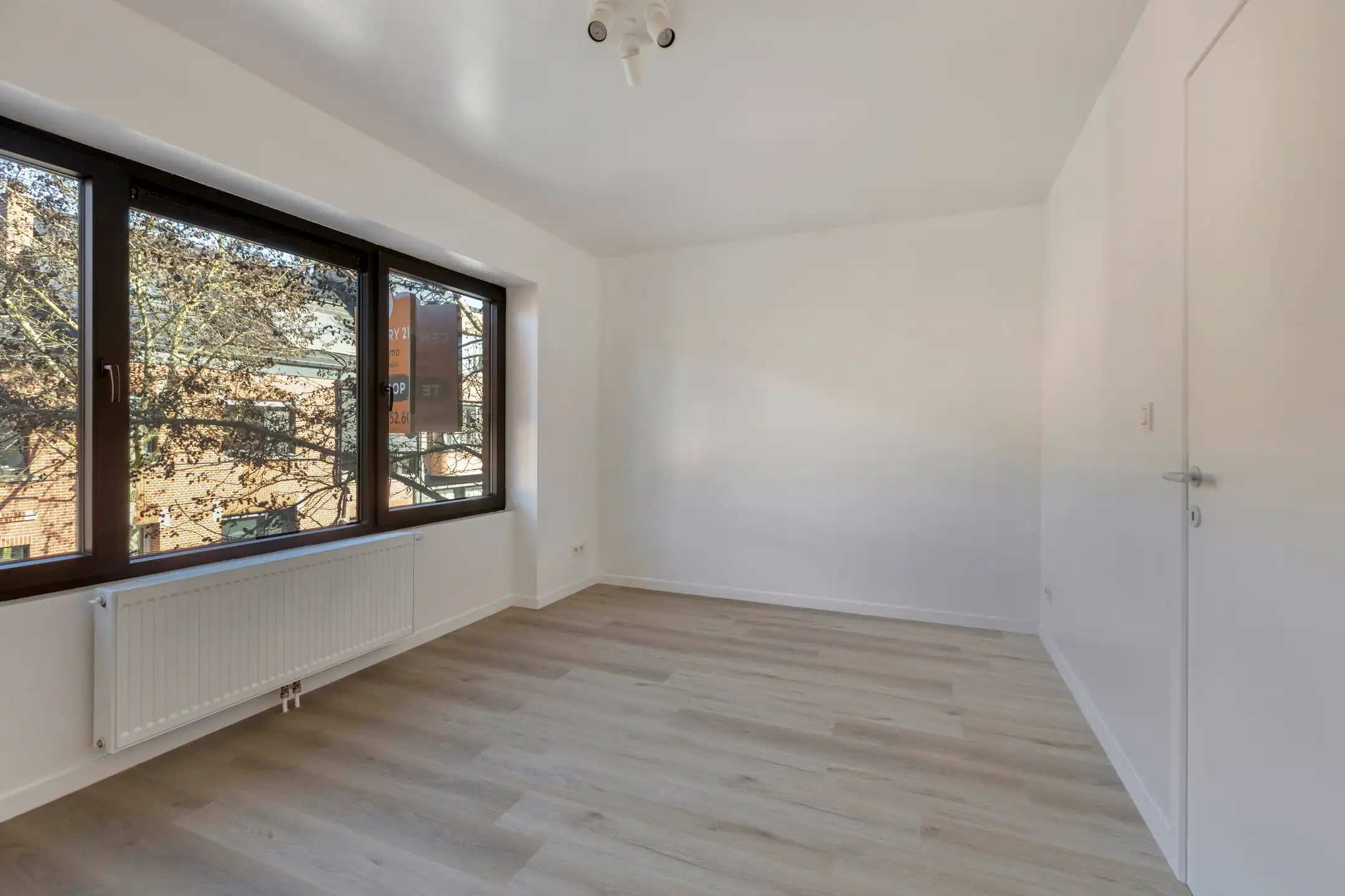 Woning met 4 slaapkamers, 2 badkamers en 2 autostaanplaatsen foto 9