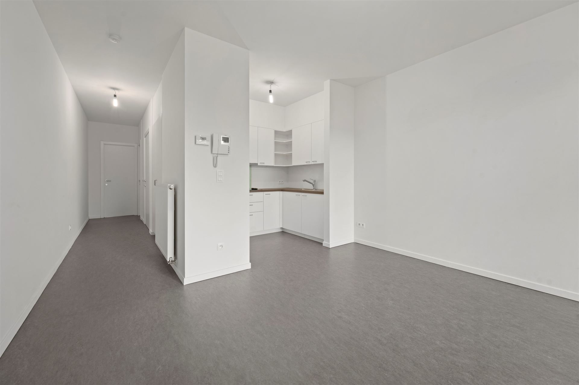 VERZORGD APPARTEMENT / RECENT / INCL. AUTOSTAANPLAATS foto {{pictureIndex}}