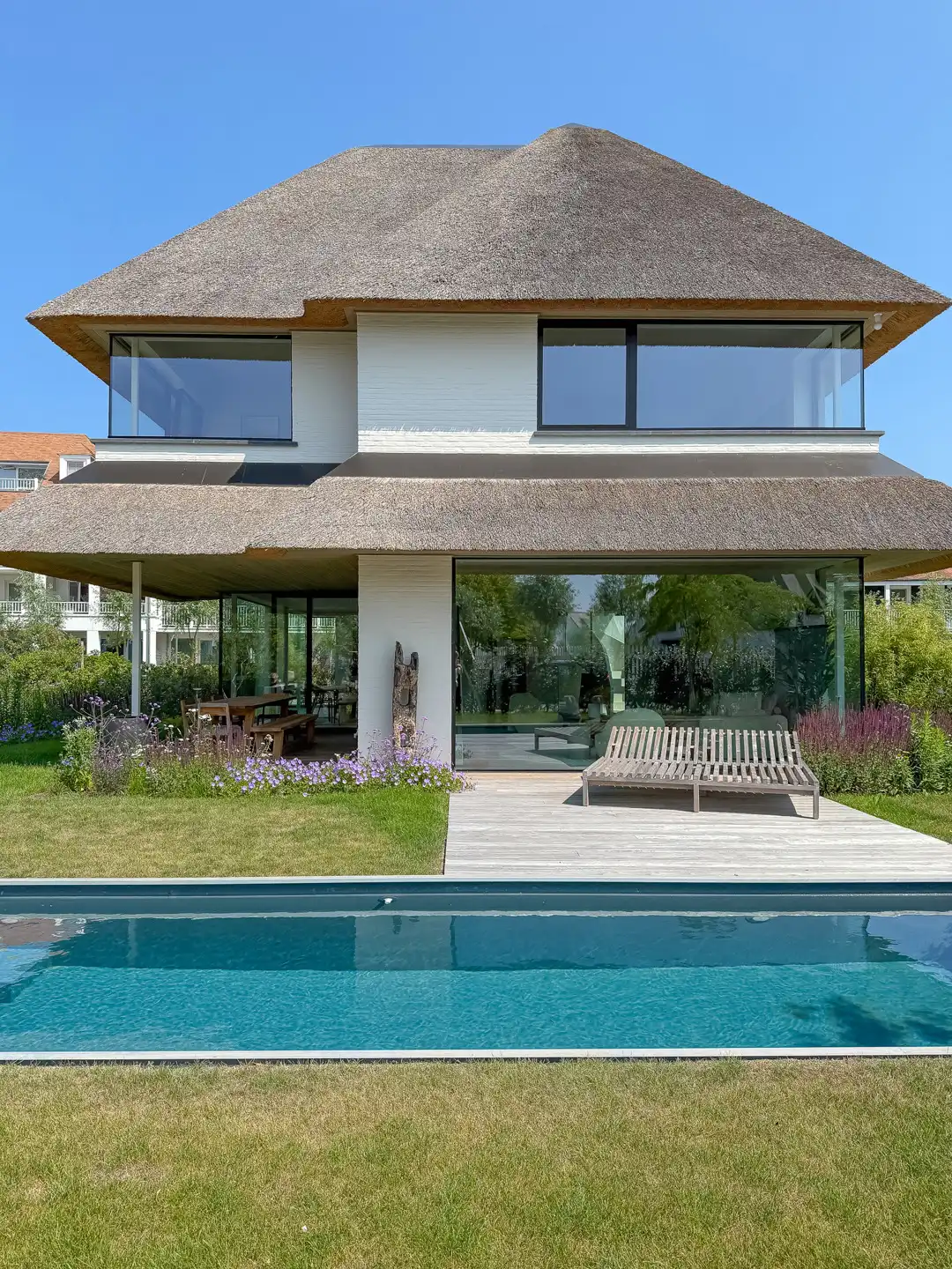 Nieuwbouwvilla met zonovergoten tuin en zwembad -Duinenwater foto 35