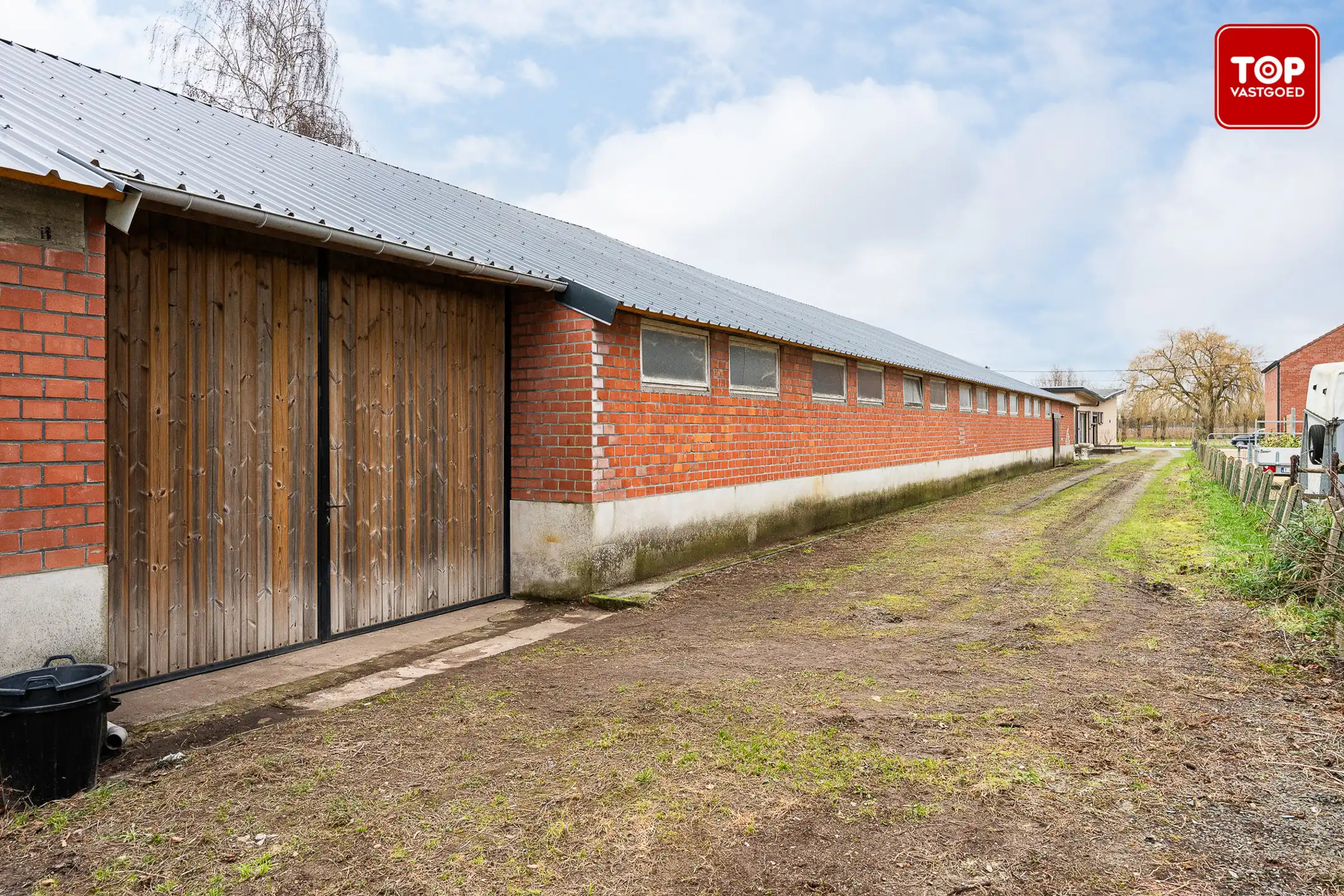 Te renoveren woning met enorme loods foto 28