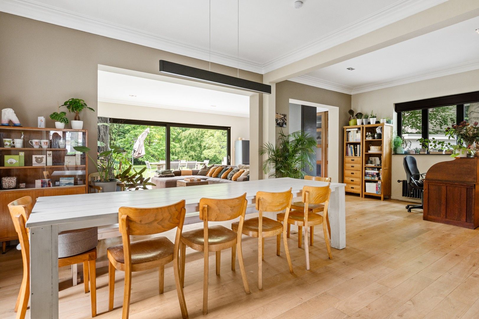 Vrijstaande woning met 5 slaapkamers en grote zonnige tuin foto 2