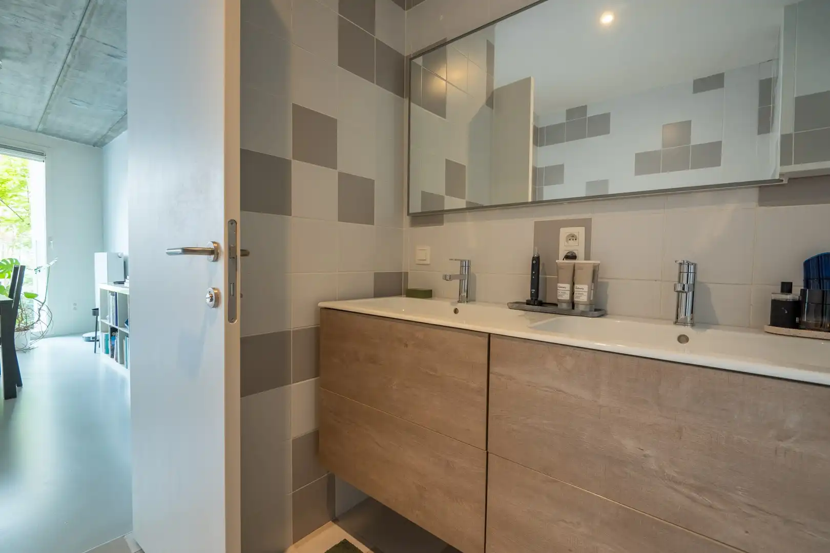 Luxueus wonen met tuin nabij Centraal Station foto 17