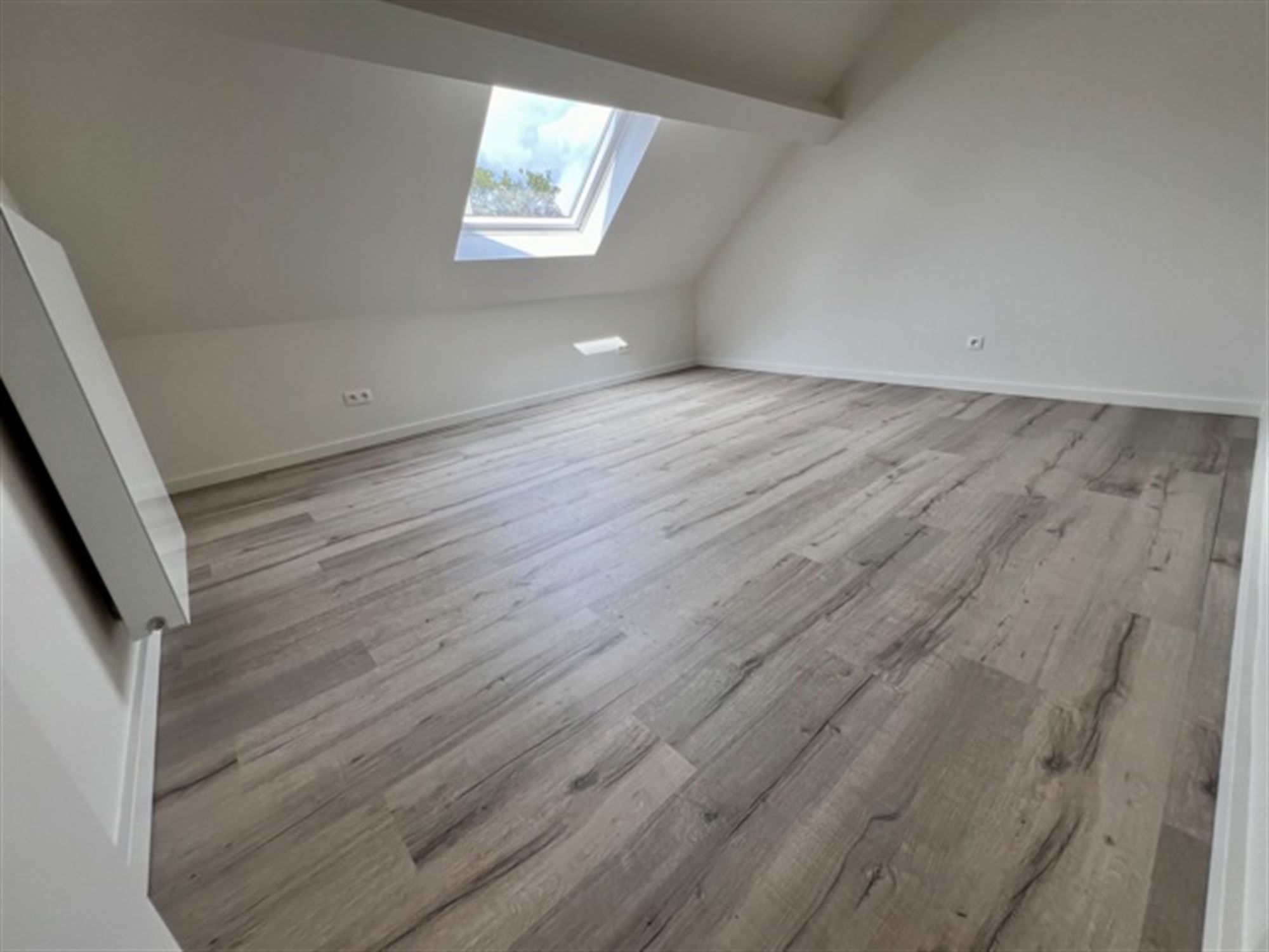 Gerenoveerde woning met 3 slaapkamers en tuin foto 20