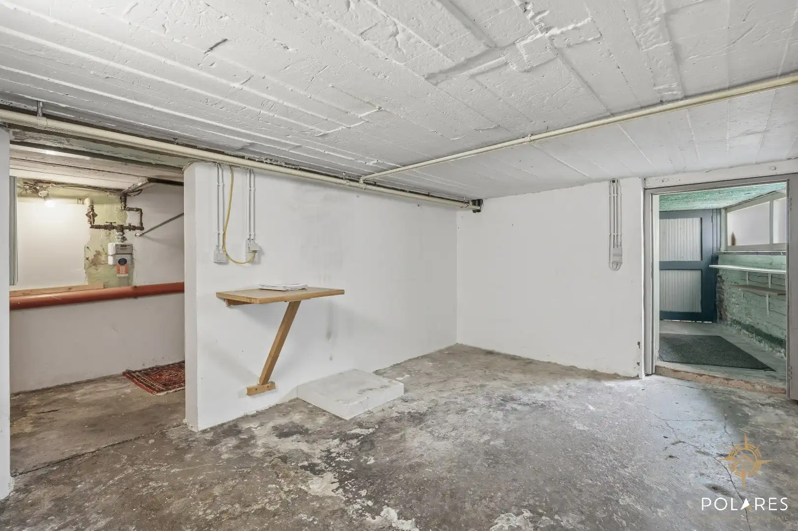 Instapklare rijwoning met 4 slaapkamers en leuke tuin! foto 16