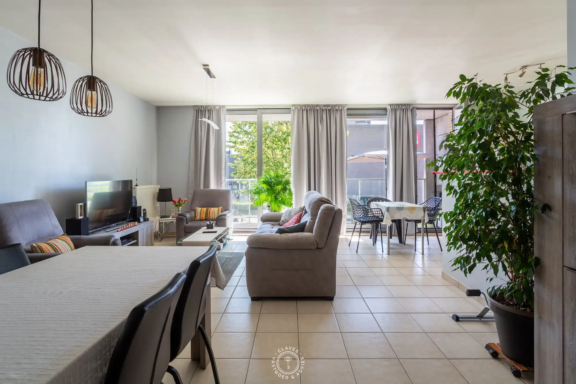 Goed gelegen appartement met terras, autostaanplaats en Scheldezicht foto 2