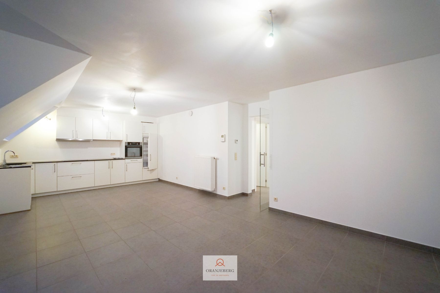 2 slaapkamerappartement met terras en 2 autostaanplaatsen foto 8