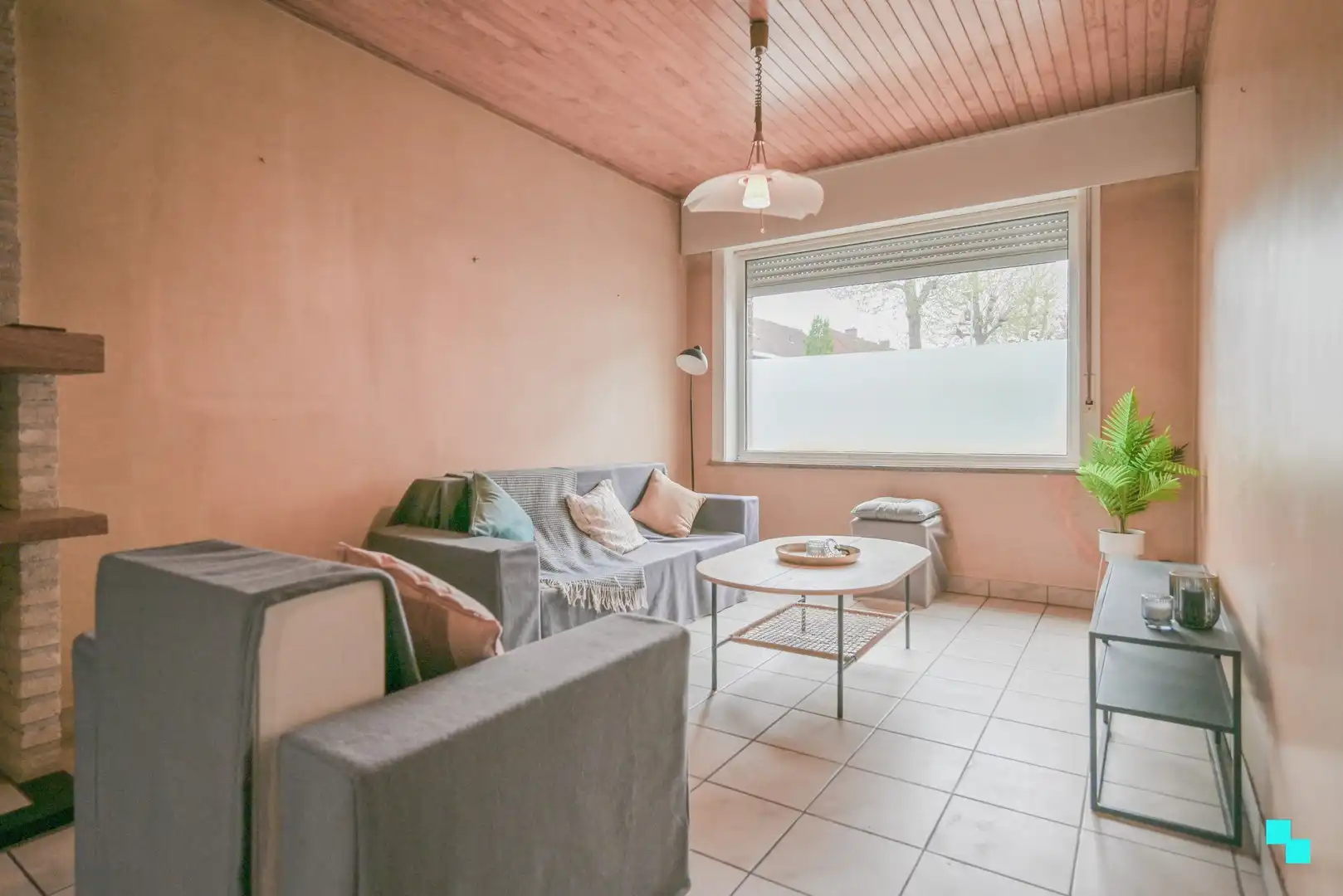 Halfopen bebouwing met garage nabij centrum Izegem foto 8