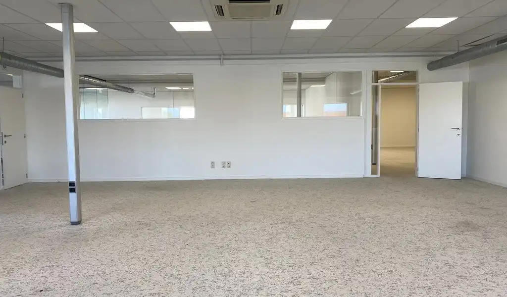 Ingedeeld kantoorverdiep te huur nabij N47 in Lokeren foto 7