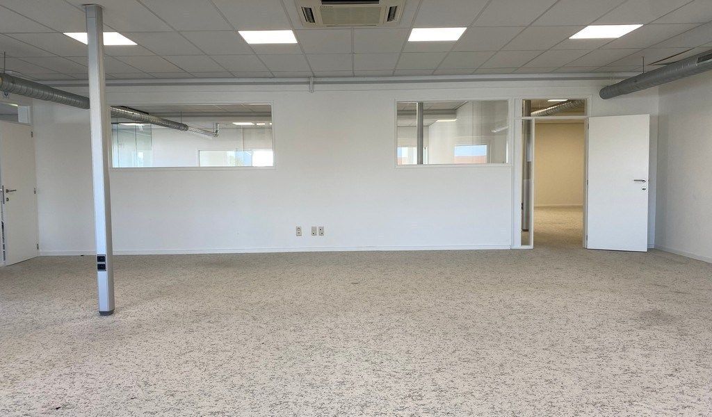 Ingedeeld kantoorverdiep te huur nabij N47 in Lokeren foto 7