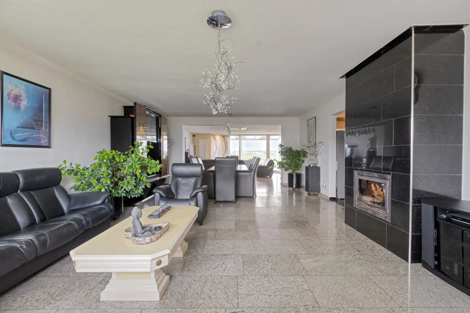 Charmante gezinswoning op ruim perceel foto 8