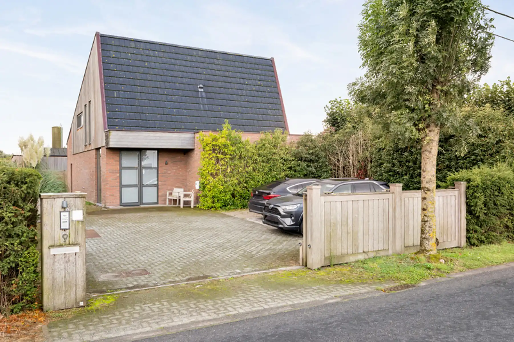 Rustig gelegen energie zuinige villa !!! foto {{pictureIndex}}