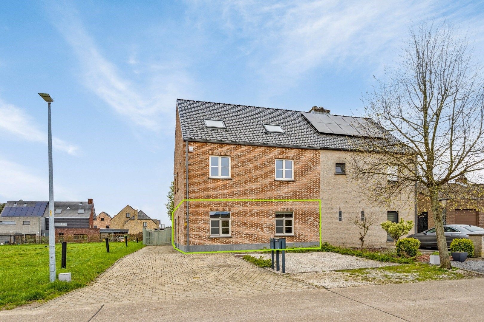 Mooi appartement met 3 slaapkamers, tuin, terras en carport in Mol Millegem. foto 1