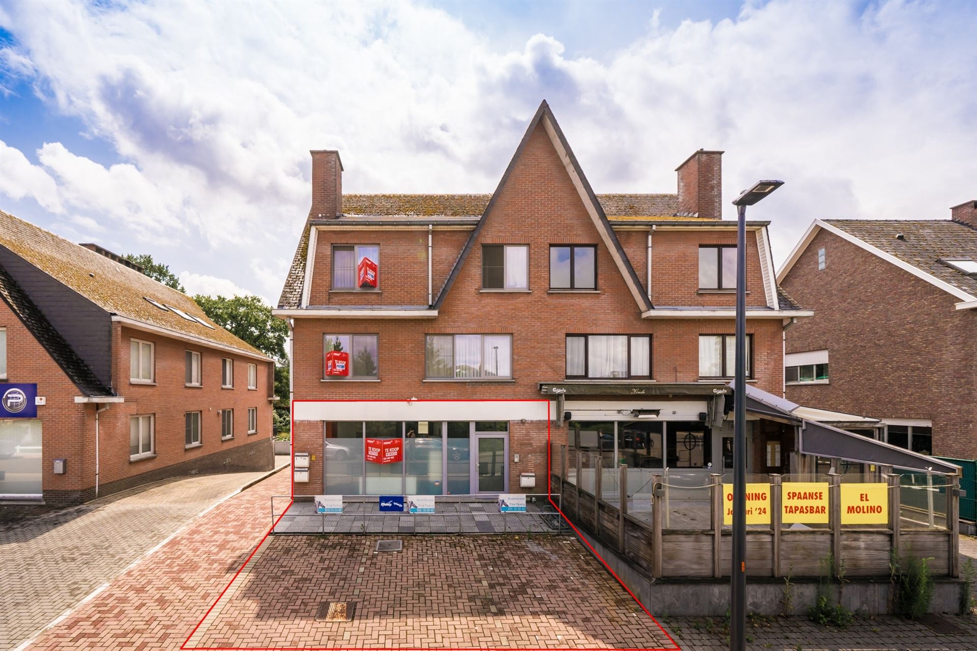 Instapklaar handelsgelijkvloers (120m²) met 3 staanplaatsen in het centrum van Keerbergen. foto 1