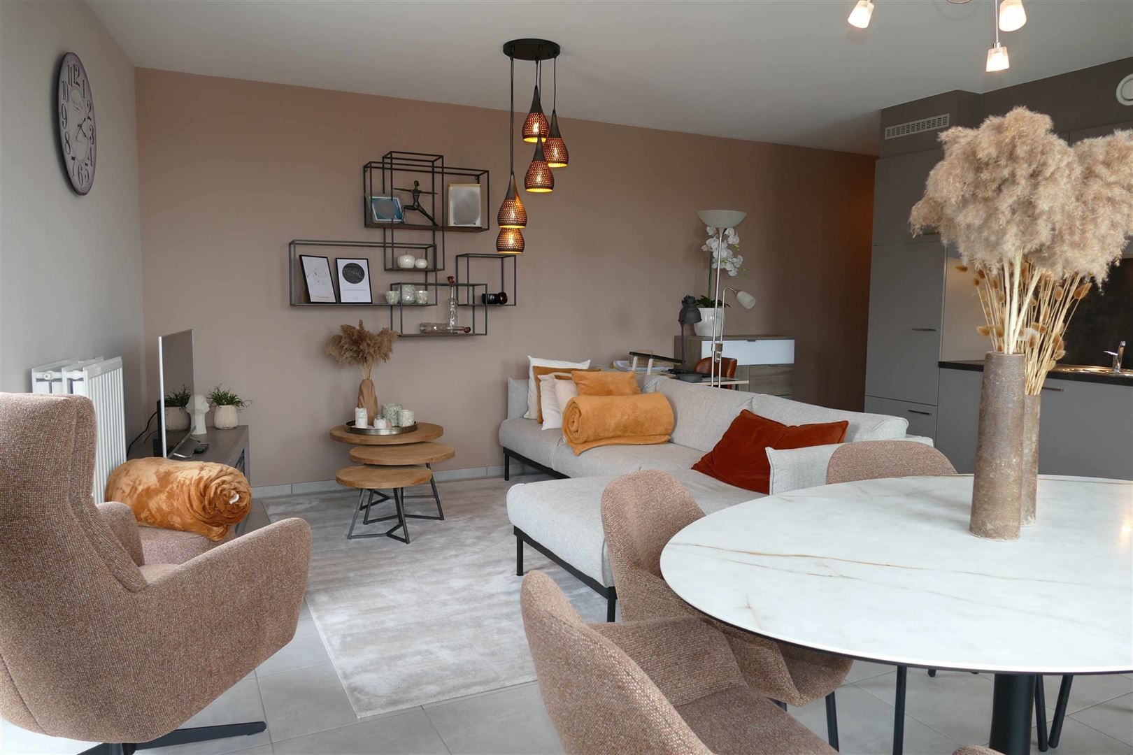 Modern 1-Slaapkamer Appartement in Sint-Niklaas foto 2