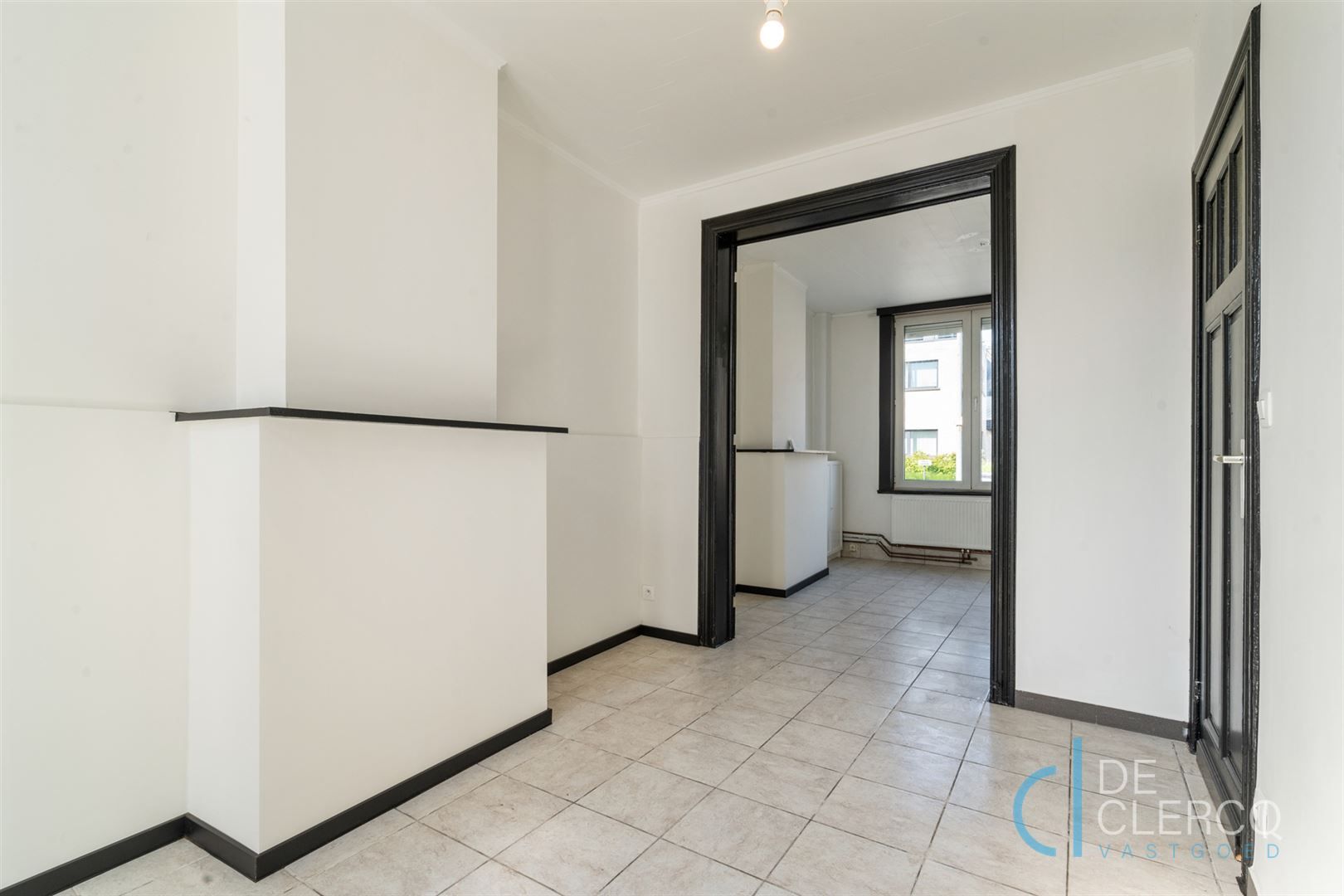 Op te frissen woning te koop in centrum Lochristi!  foto 2