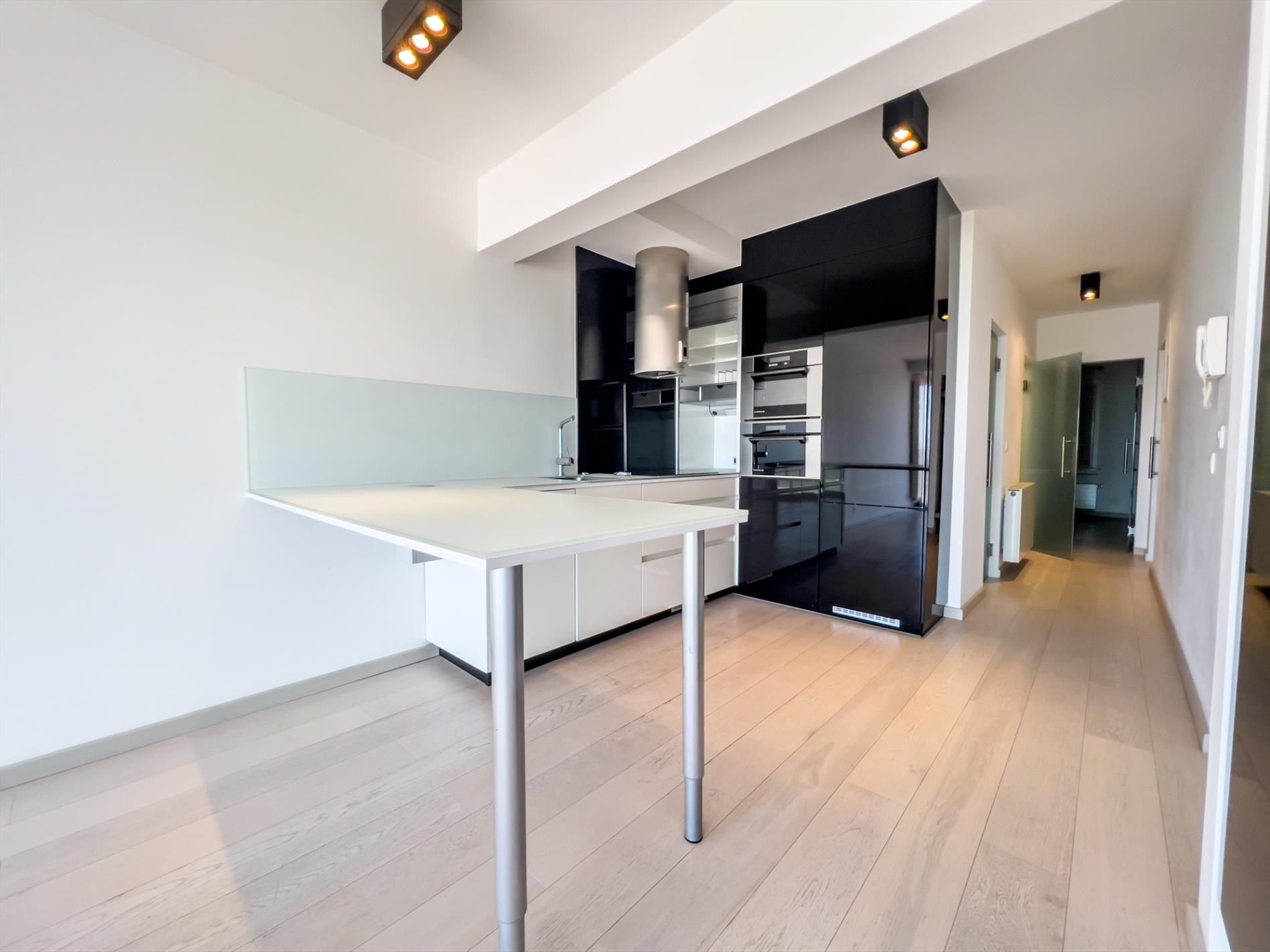 Vernieuwd appartement met prachtig frontaal zeezicht, zeer goed gelegen ter hoogte van het Driehoeksplein. foto 4