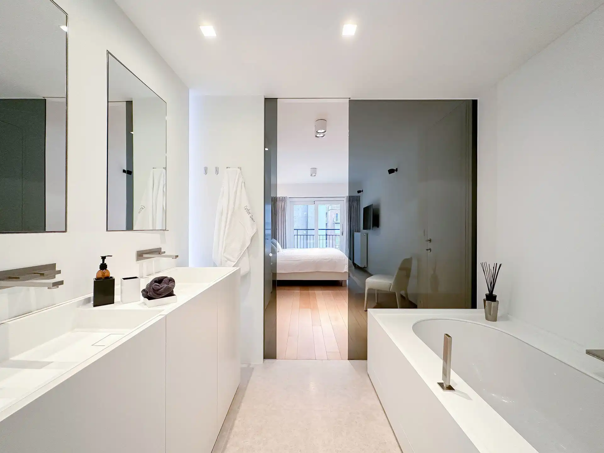 Uitzonderlijk appartement in de iconische residentie Carlton foto 26
